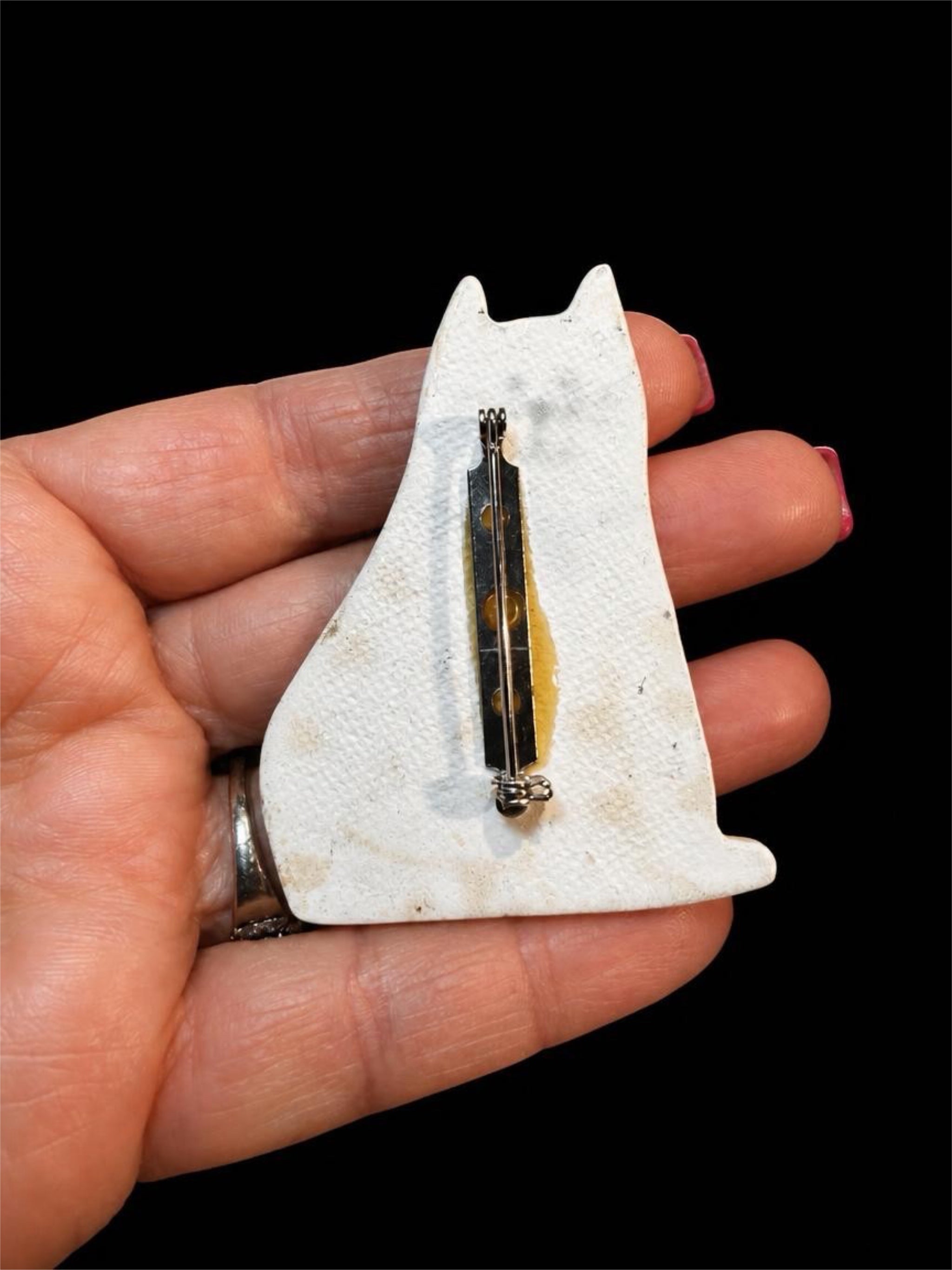 PORCELAIN CAT BROOCH