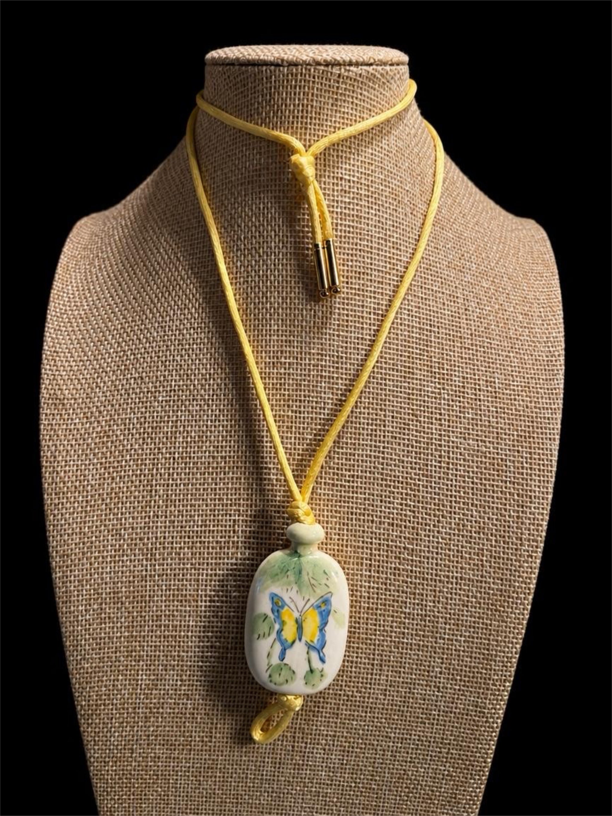 1970'S AVON "TENDER BUTTERFLY" PORCELAIN NECKLACE