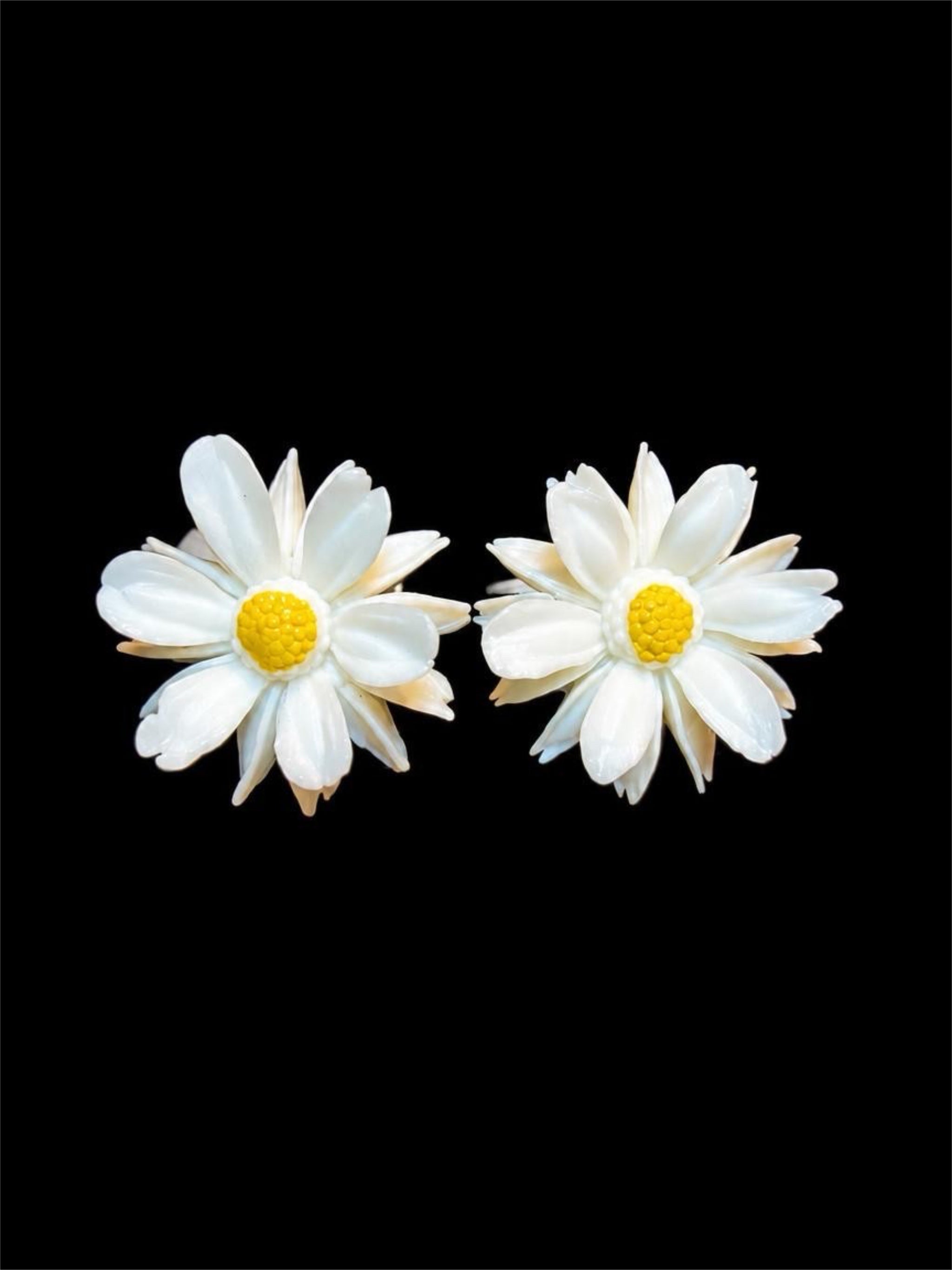 VINTAGE DAISY EARRINGS