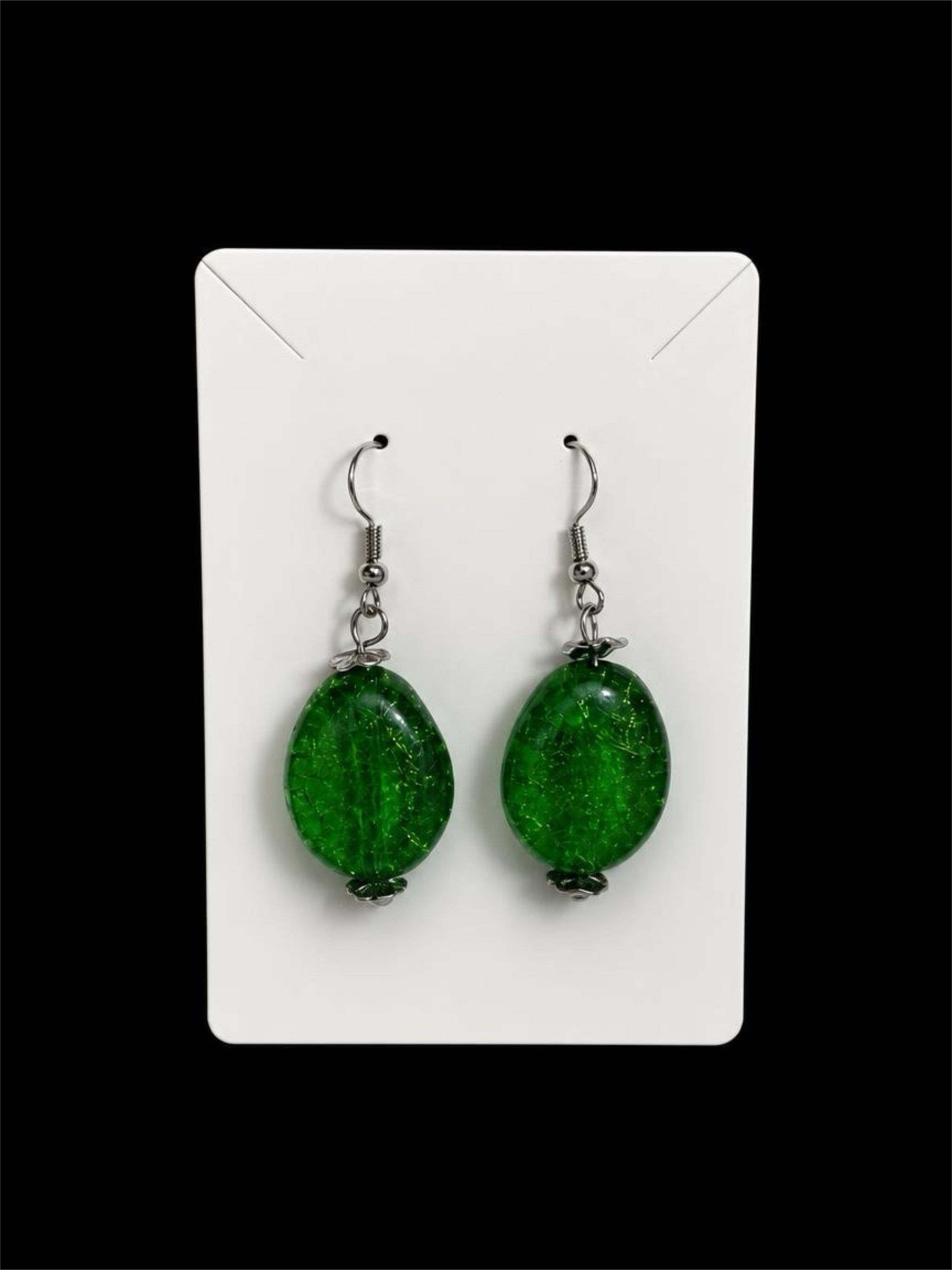 GREEN CRACKED GLASS LOOKING BEADED NECKLACE W/ EARRINGS
