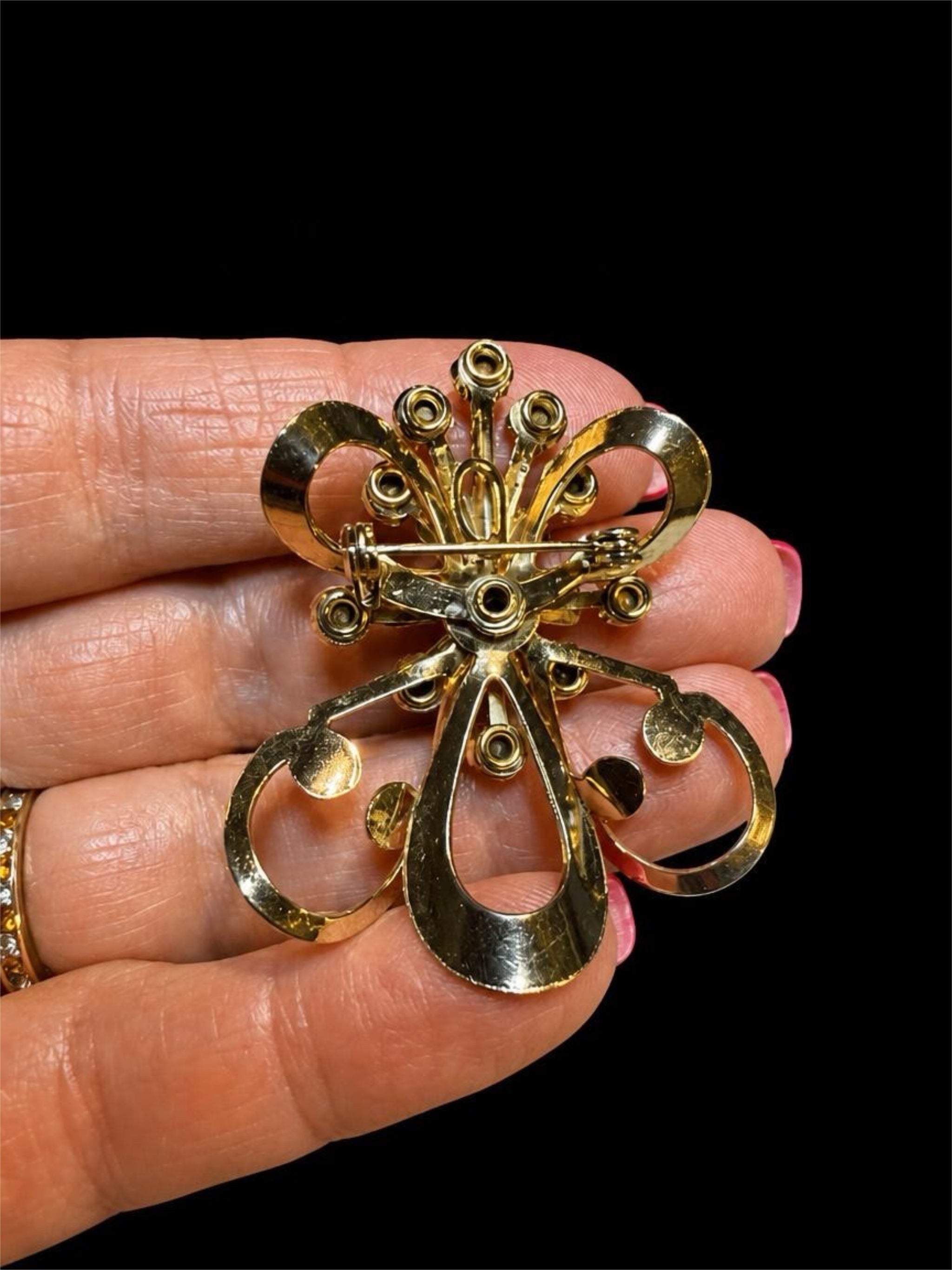 VINTAGE GREEN RHINESTONE & GOLD BROOCH
