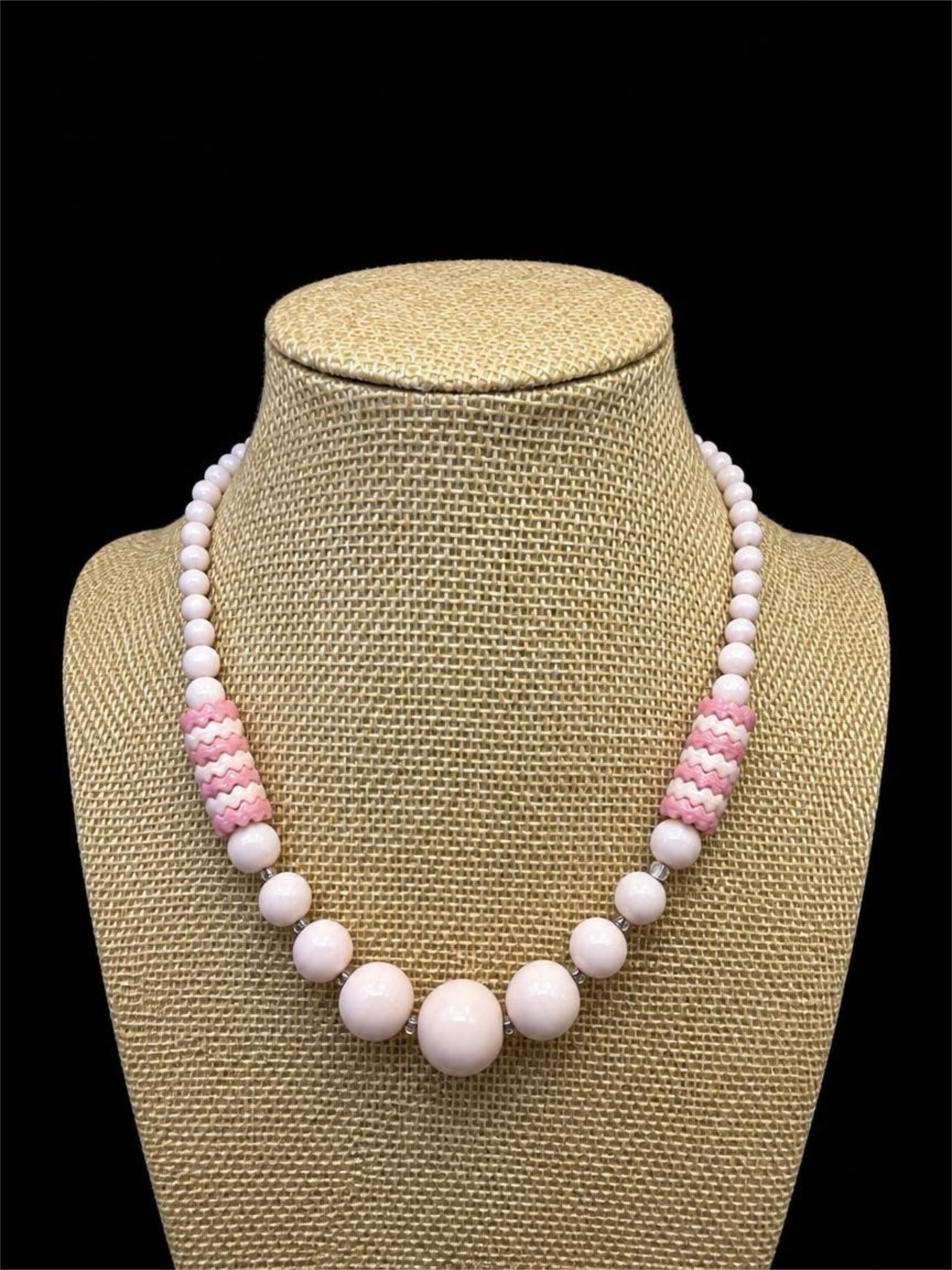 VINTAGE PALE PINK GLASS BEADED NECKLACE