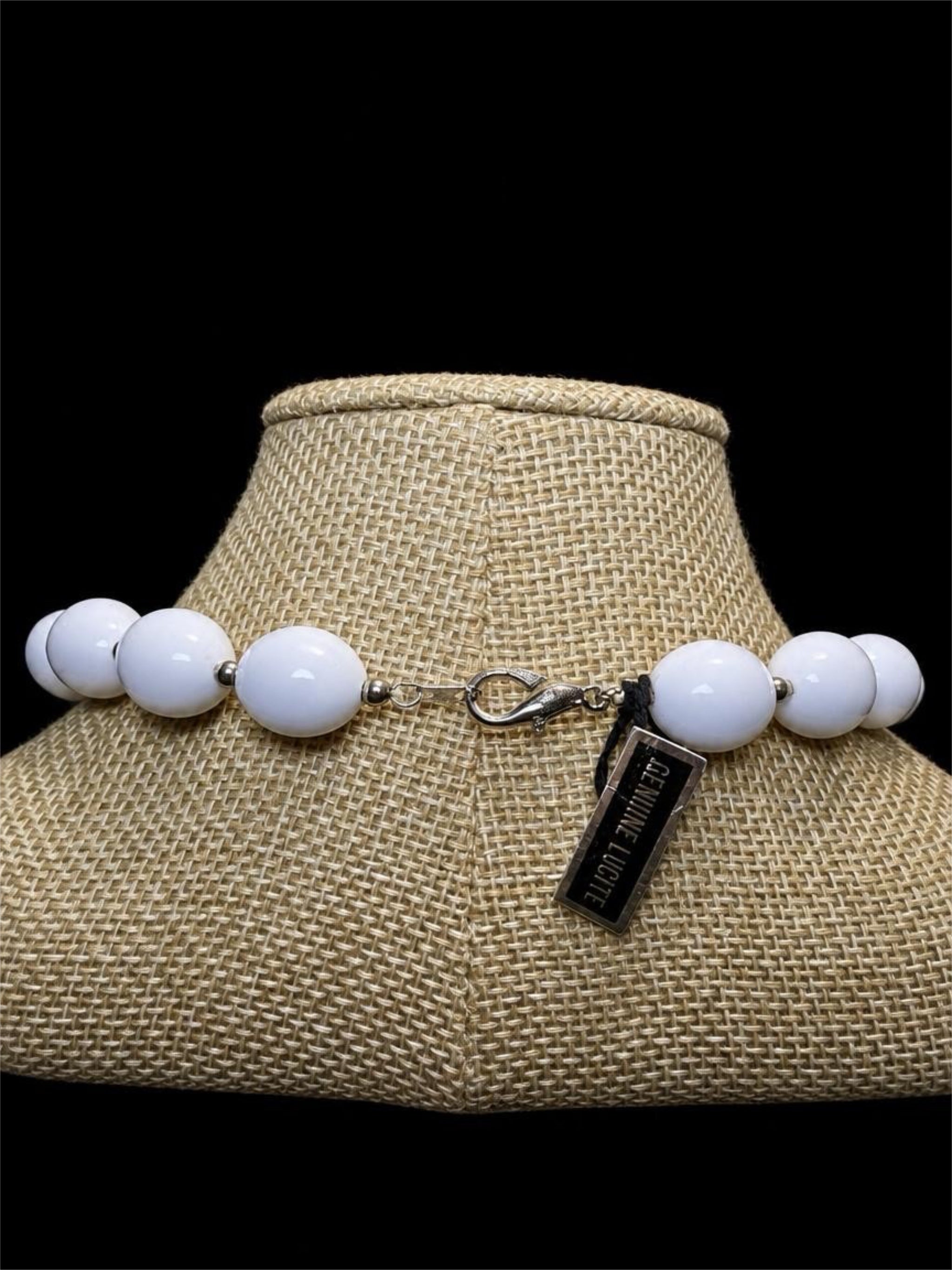 VINTAGE BLACK & WHITE LUCITE BEADED NECKLACE