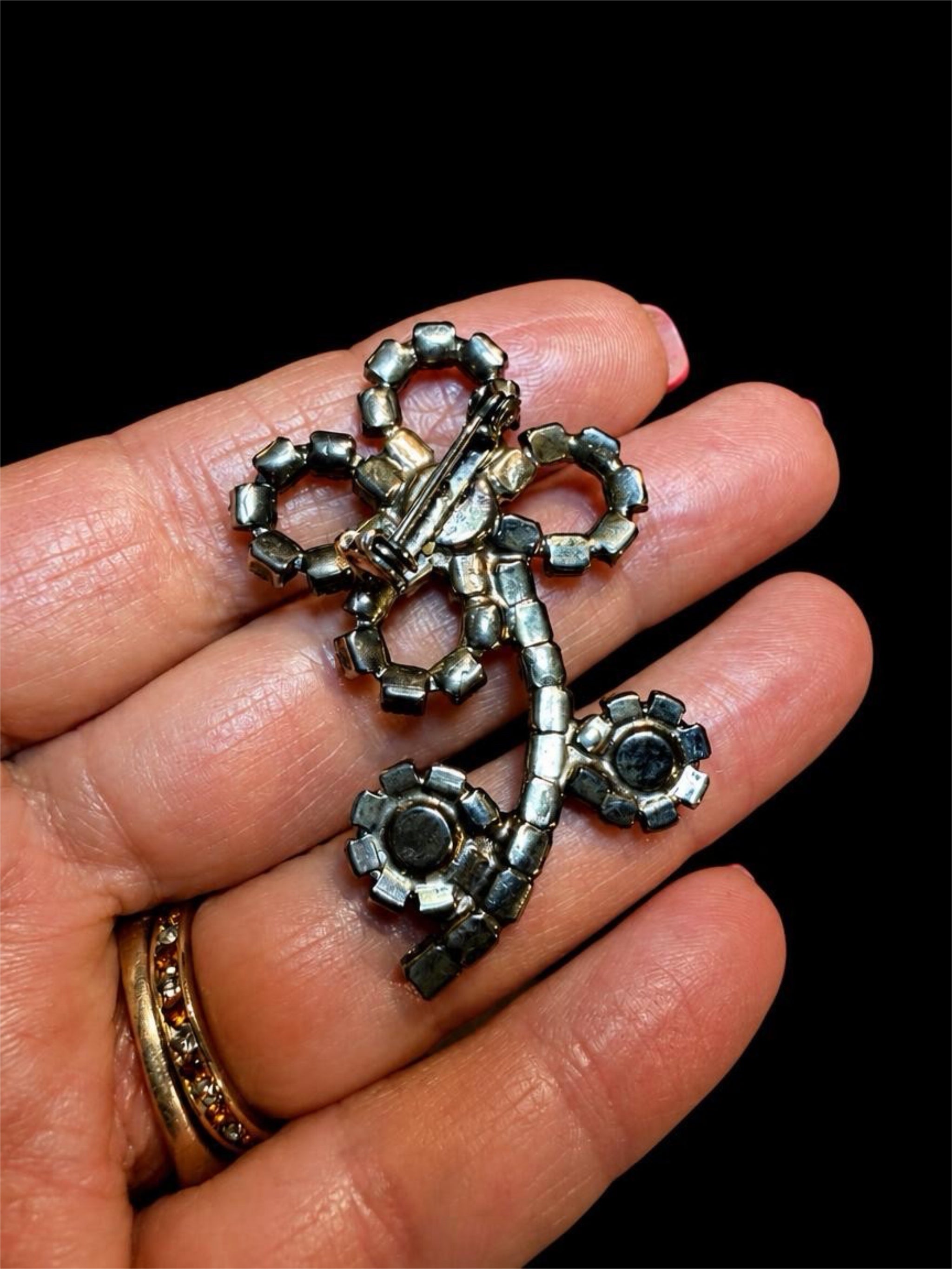 VINTAGE FLORAL RHINESTONE BROOCH