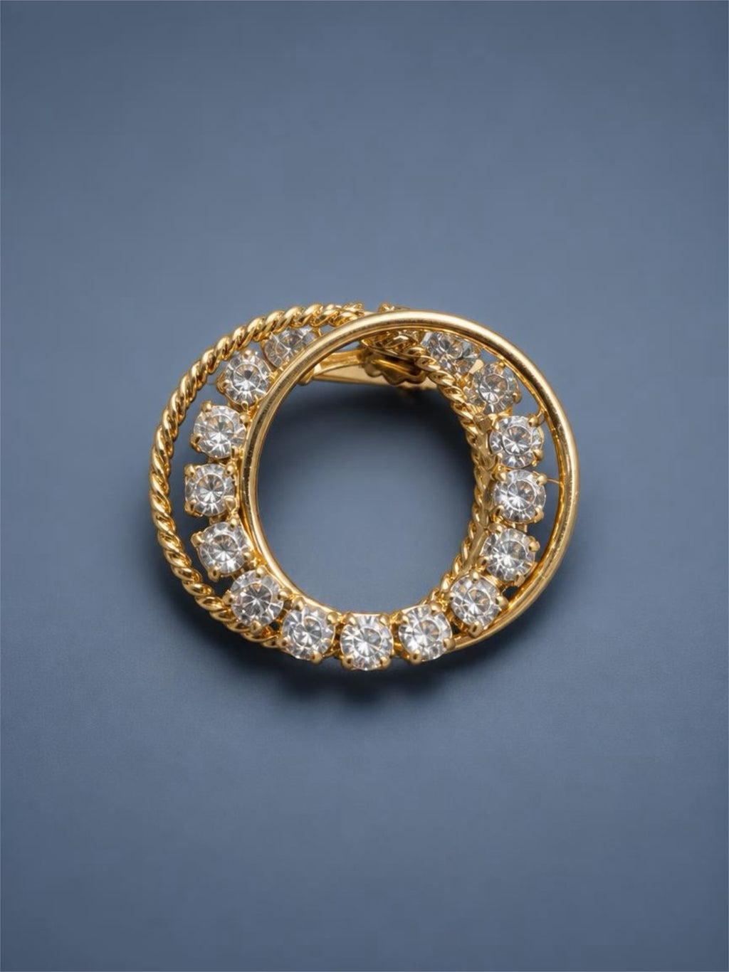 VINTAGE GOLD & RHINESTONE BROOCH