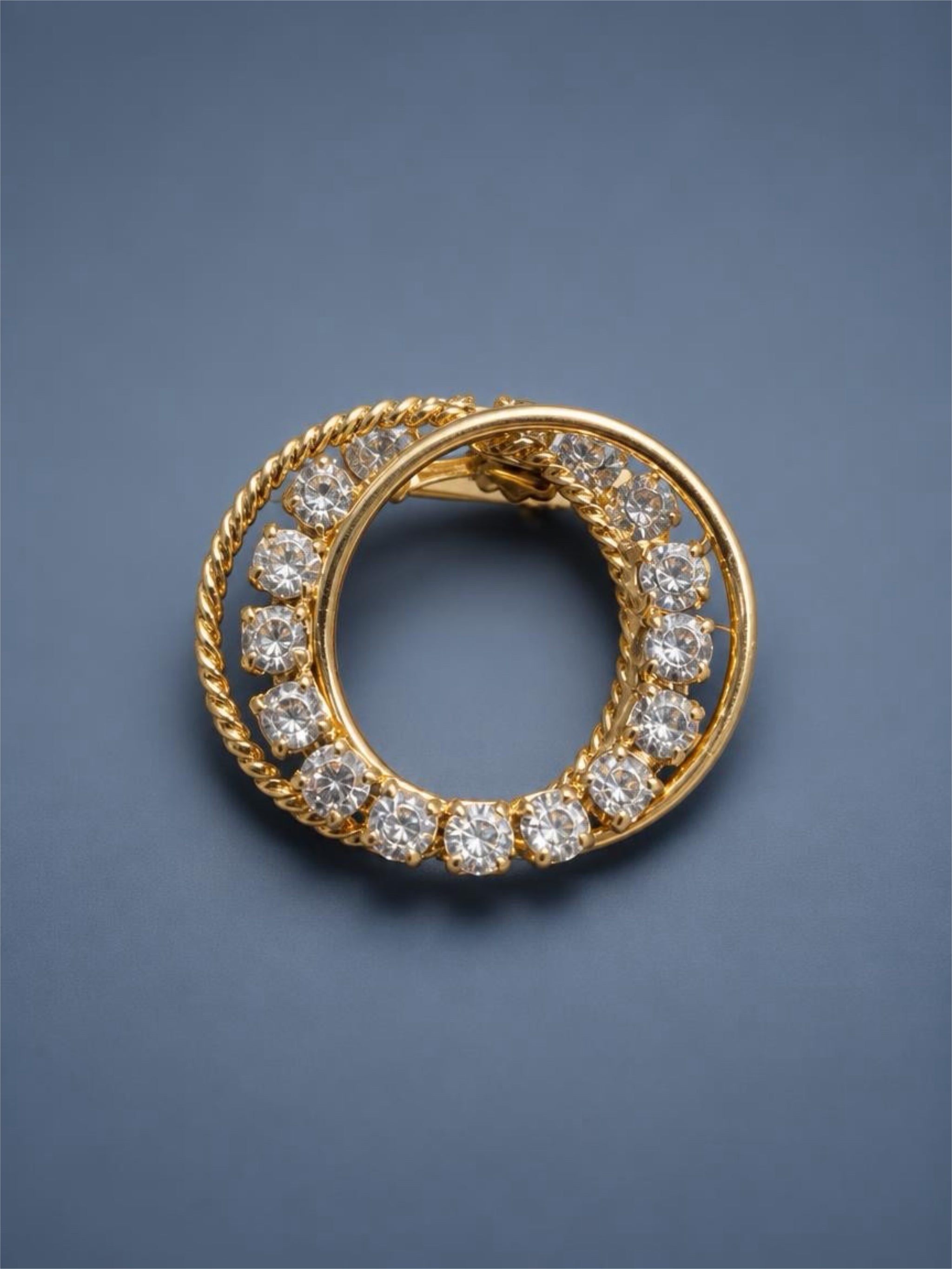 VINTAGE GOLD & RHINESTONE BROOCH