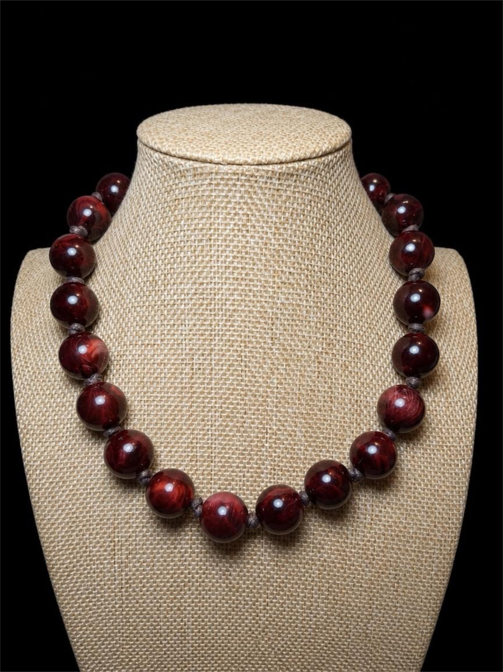 VINTAGE DARK SWIRL BEADED NECKLACE