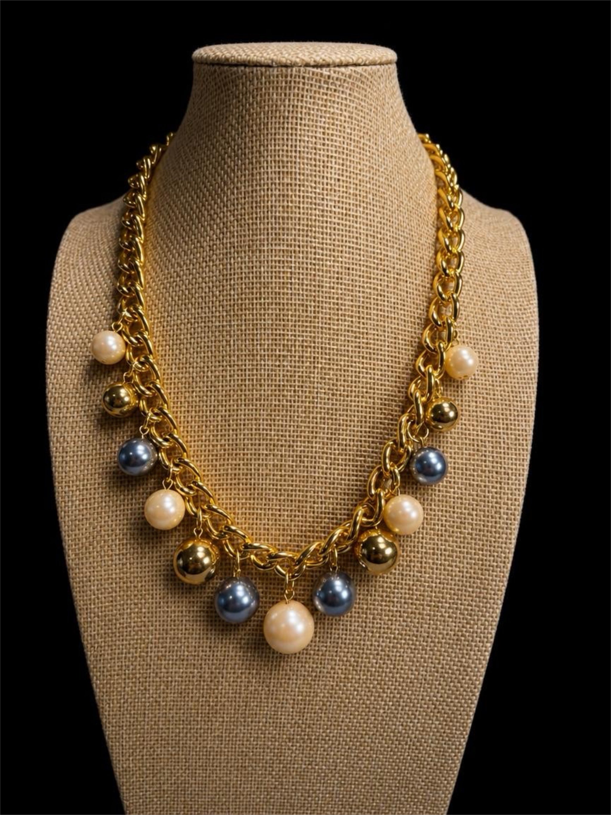 CHUNKY BEADED CHARM NECKLACE