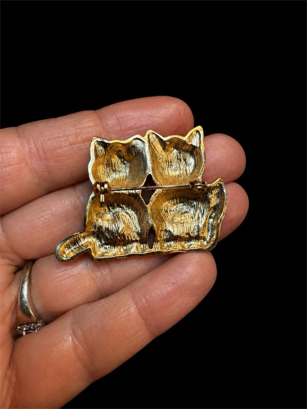 BRUSHED GOLD 2 CATS BROOCH