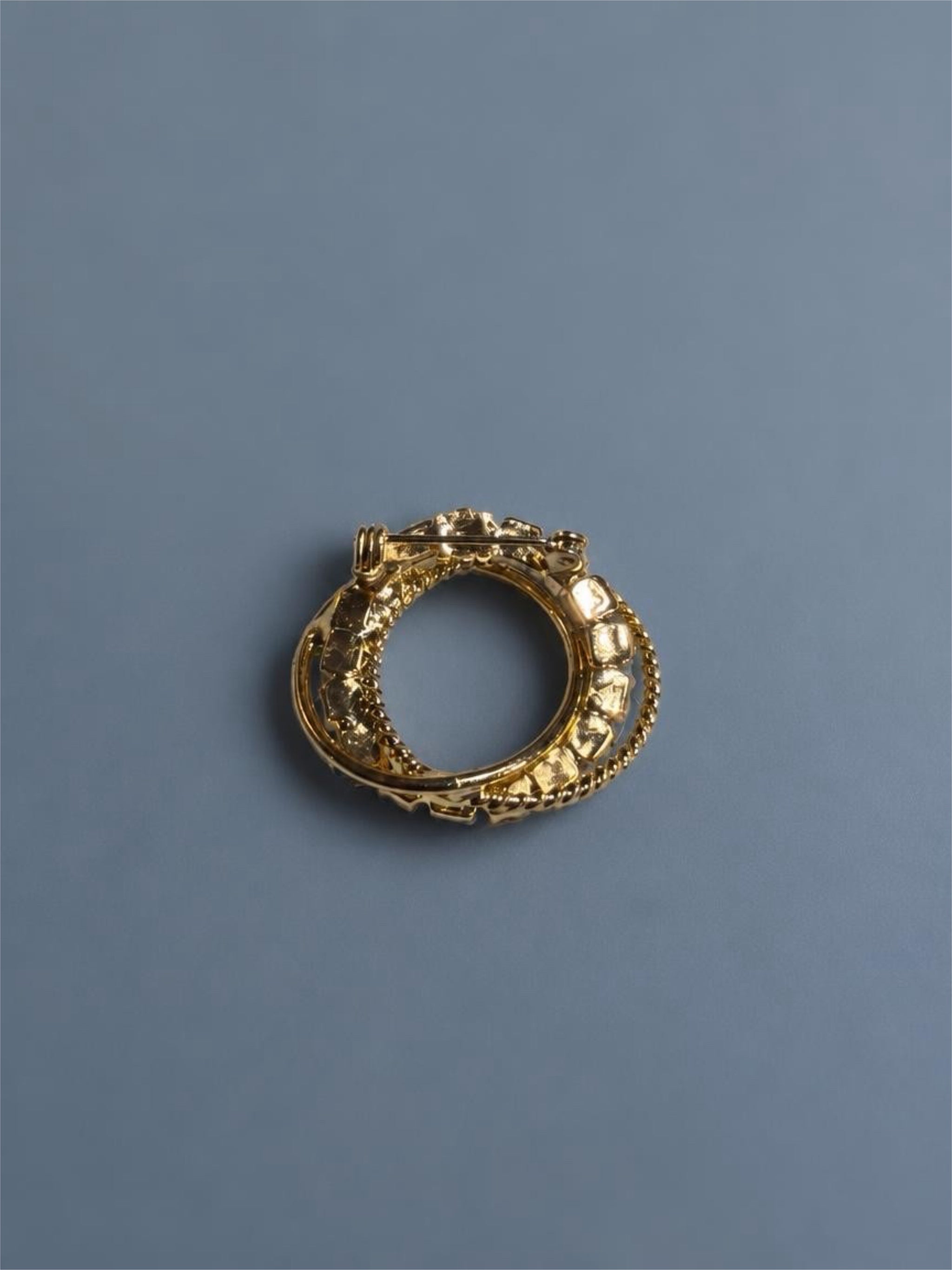 VINTAGE GOLD & RHINESTONE BROOCH