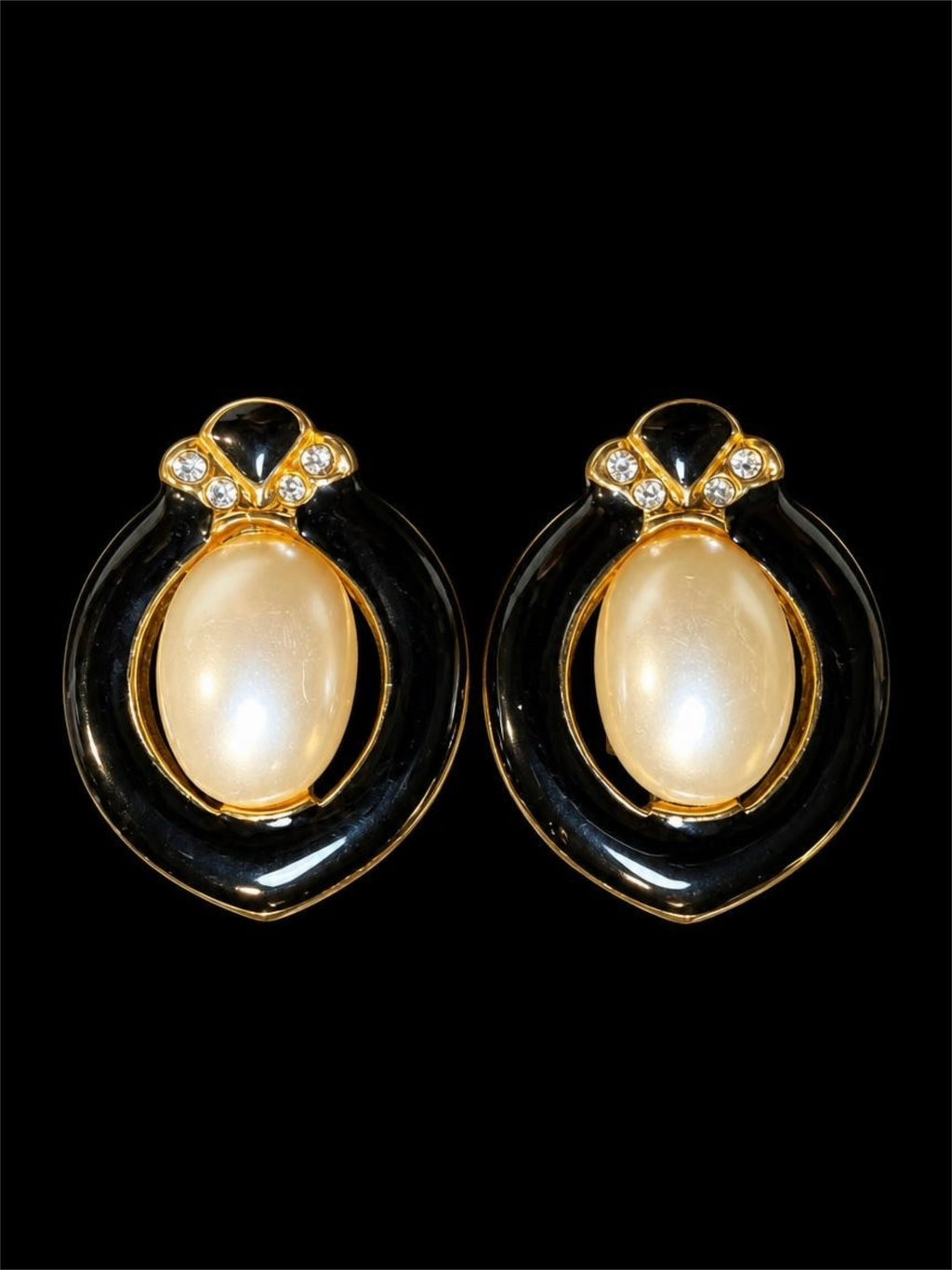 BLACK & PEARL EARRINGS