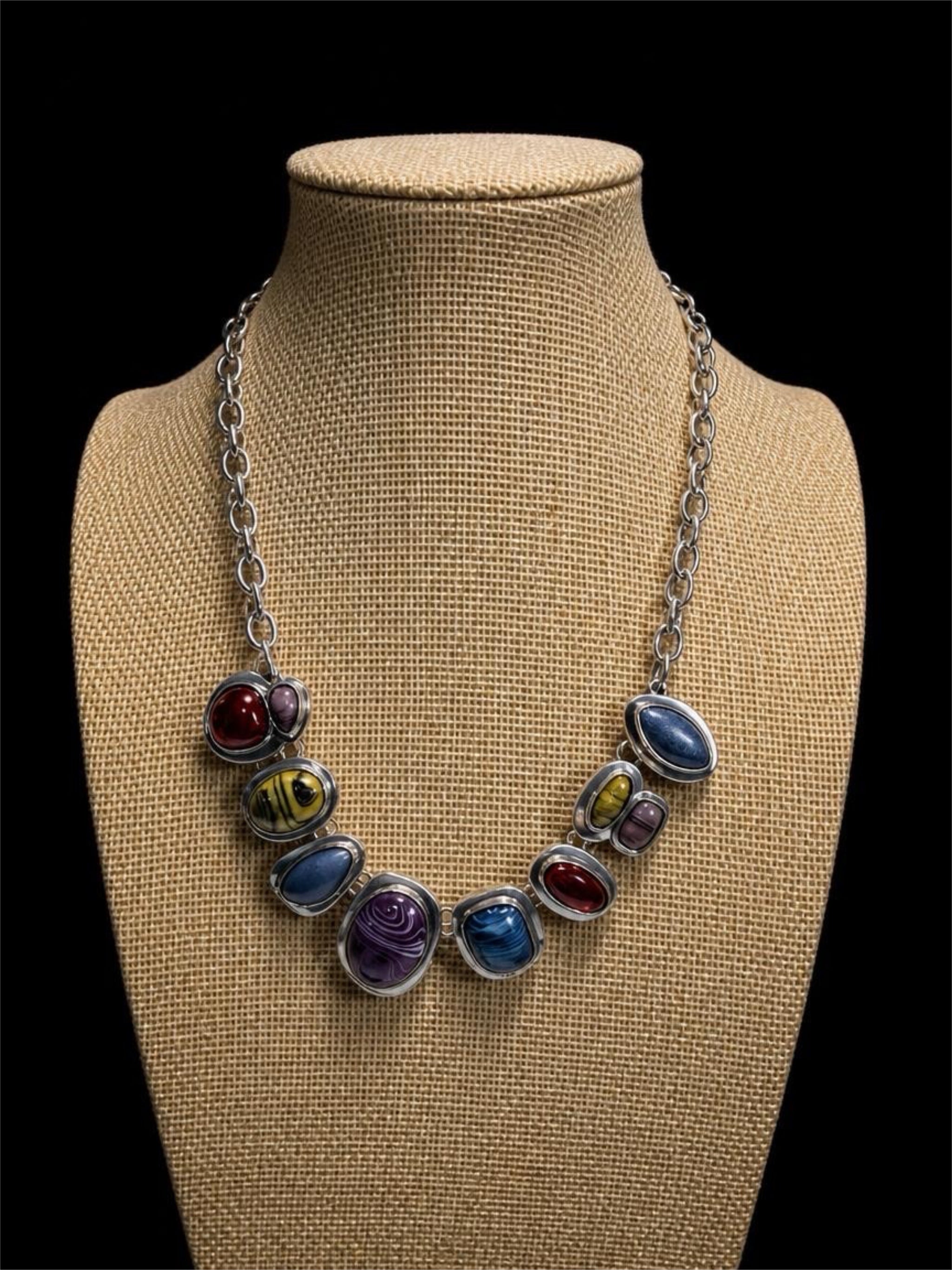 CABOCHON BEADED NECKLACE