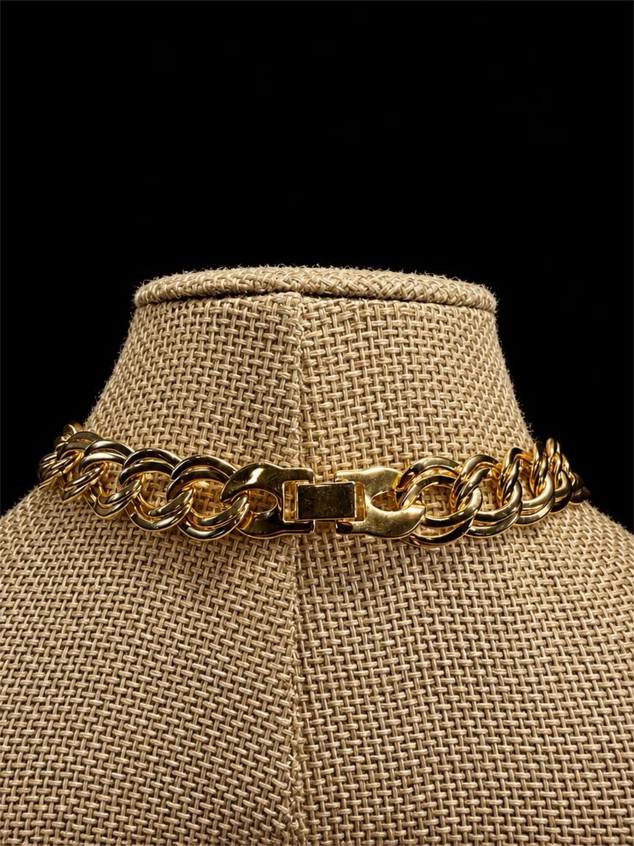 GOLD TONE CHUNKY CHAIN LINK NECKLACE