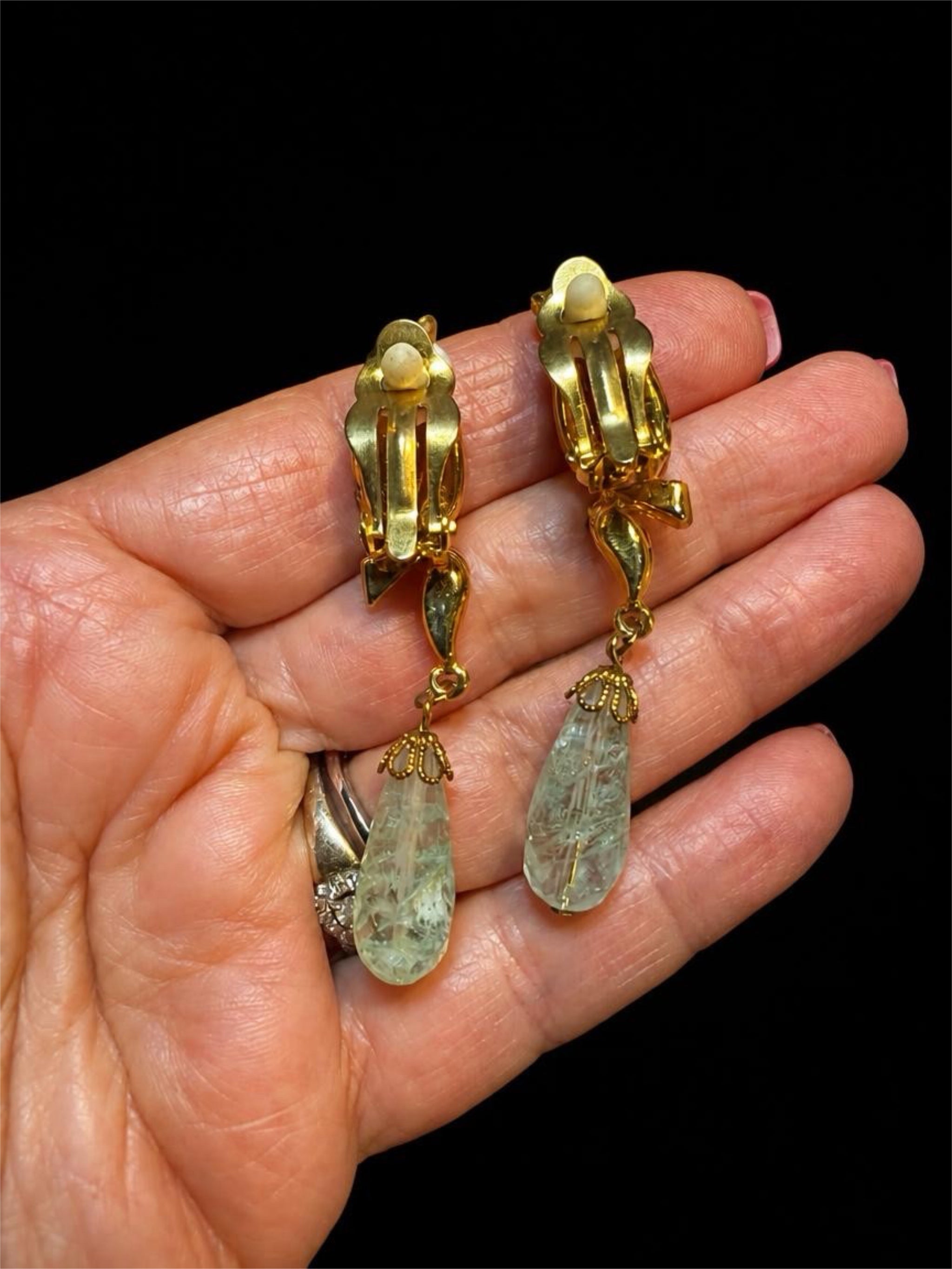 VINTAGE PALE GREEN GLASS DANGLE EARRINGS