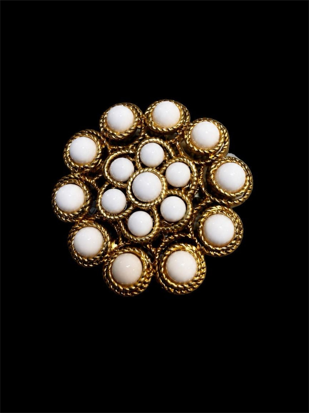 STELLA & DOT WHITE BEADED BROOCH OR PENDANT