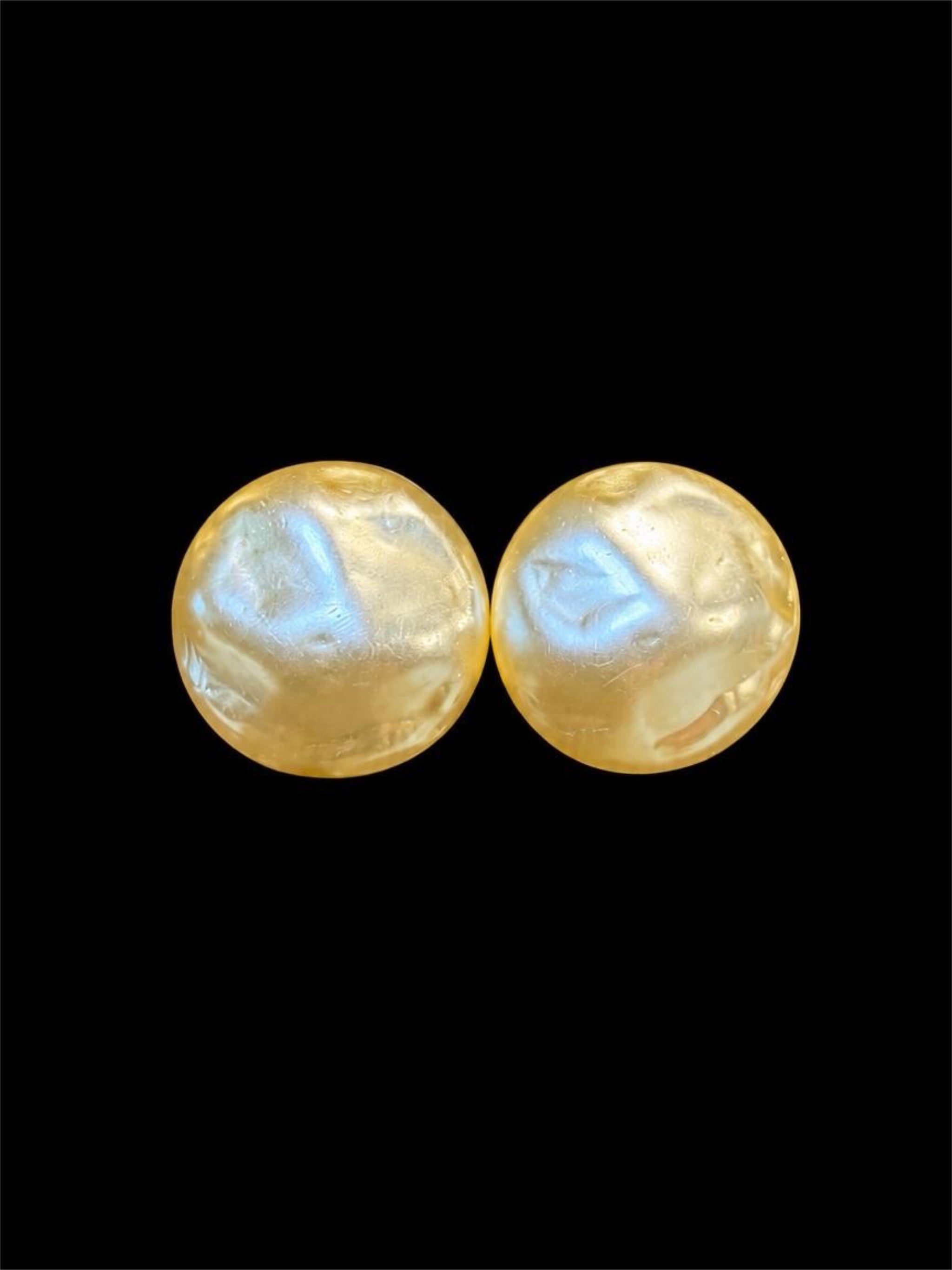VINTAGE RICHELIEU PEARL EARRINGS