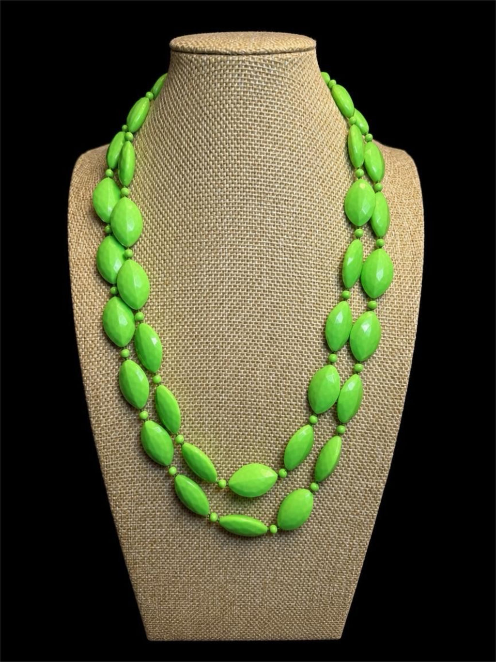 VINTAGE  GREEN BEADED NECKLACE