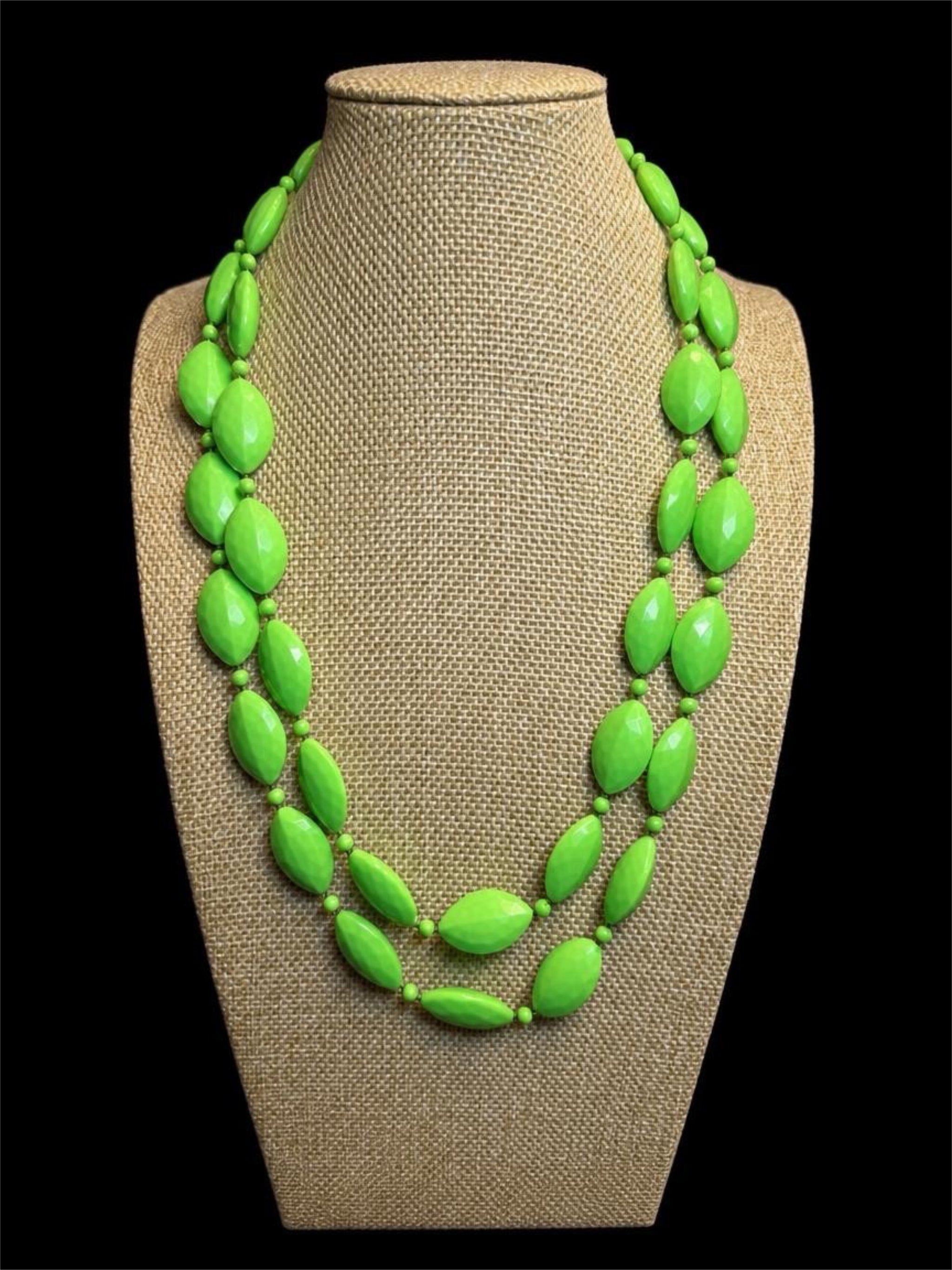 VINTAGE  GREEN BEADED NECKLACE
