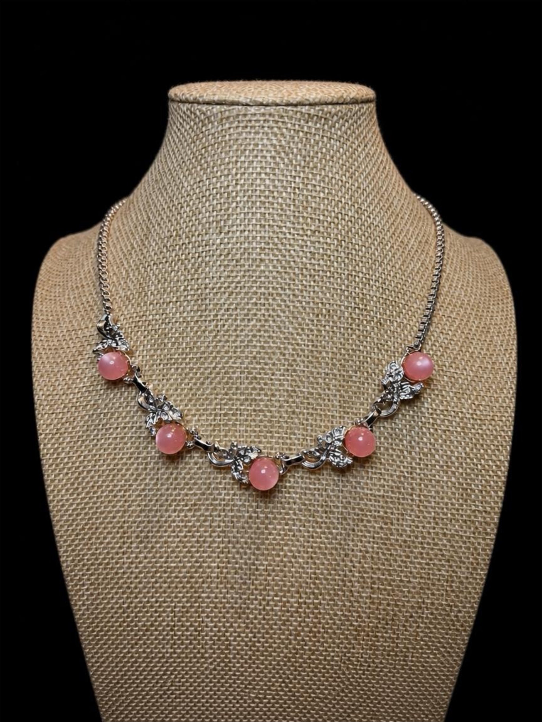 VINTAGE THERMOSET NECKLACE