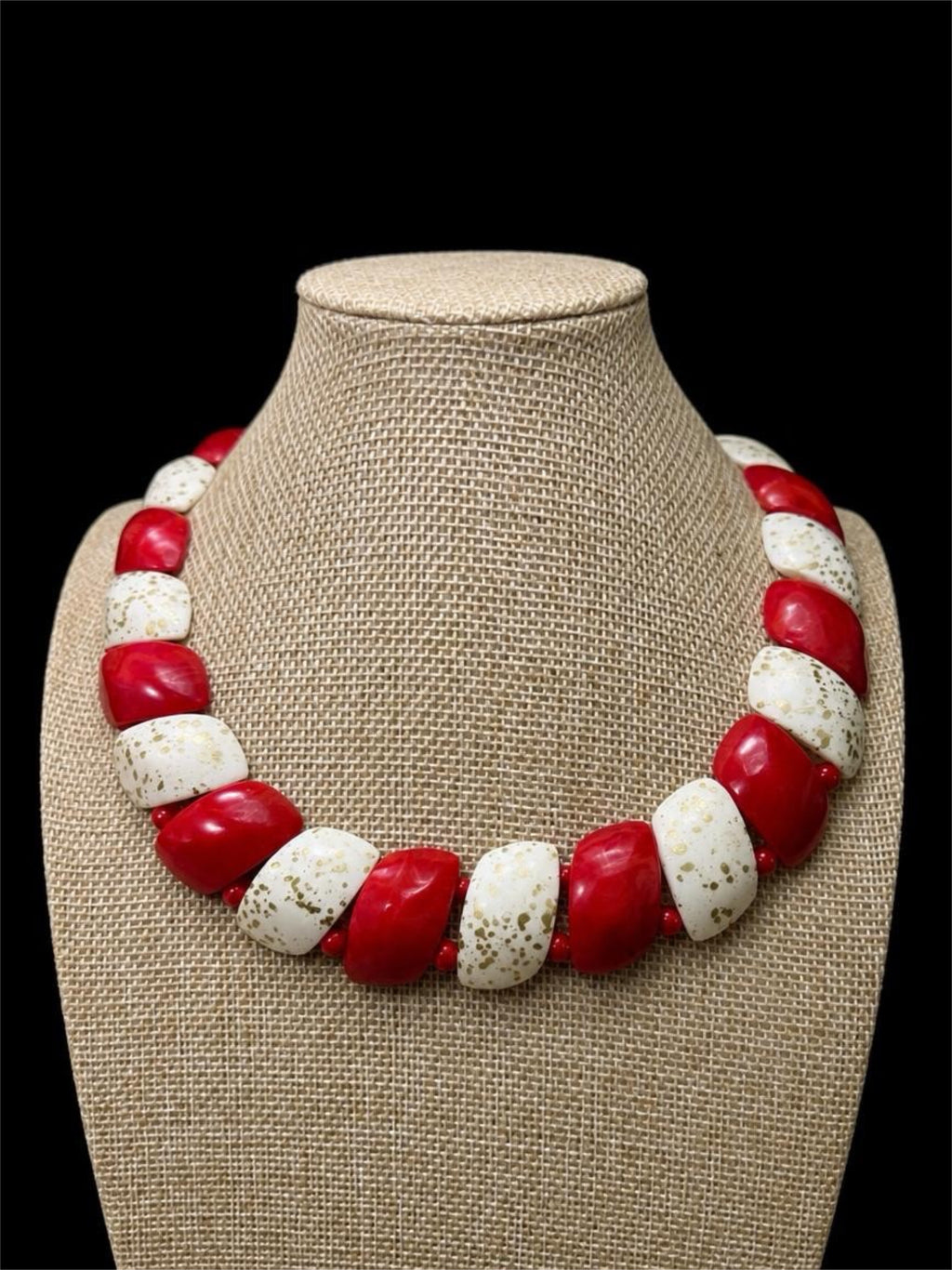 VINTAGE RED & WHITE W/ GOLD SPECKLES NECKLACE