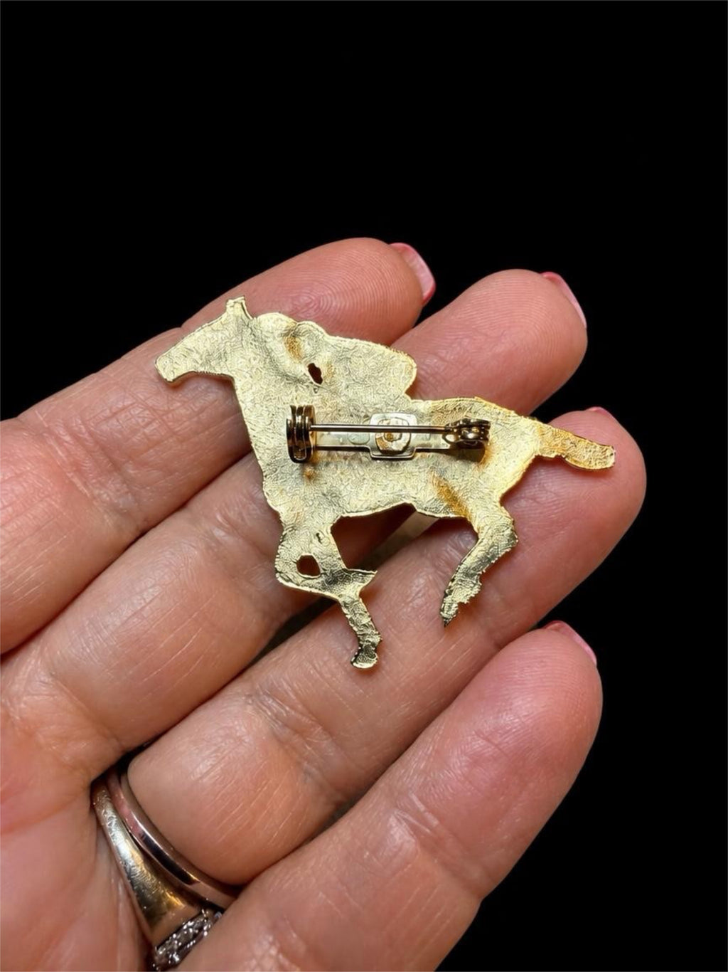 RACE HORSE BROOCH