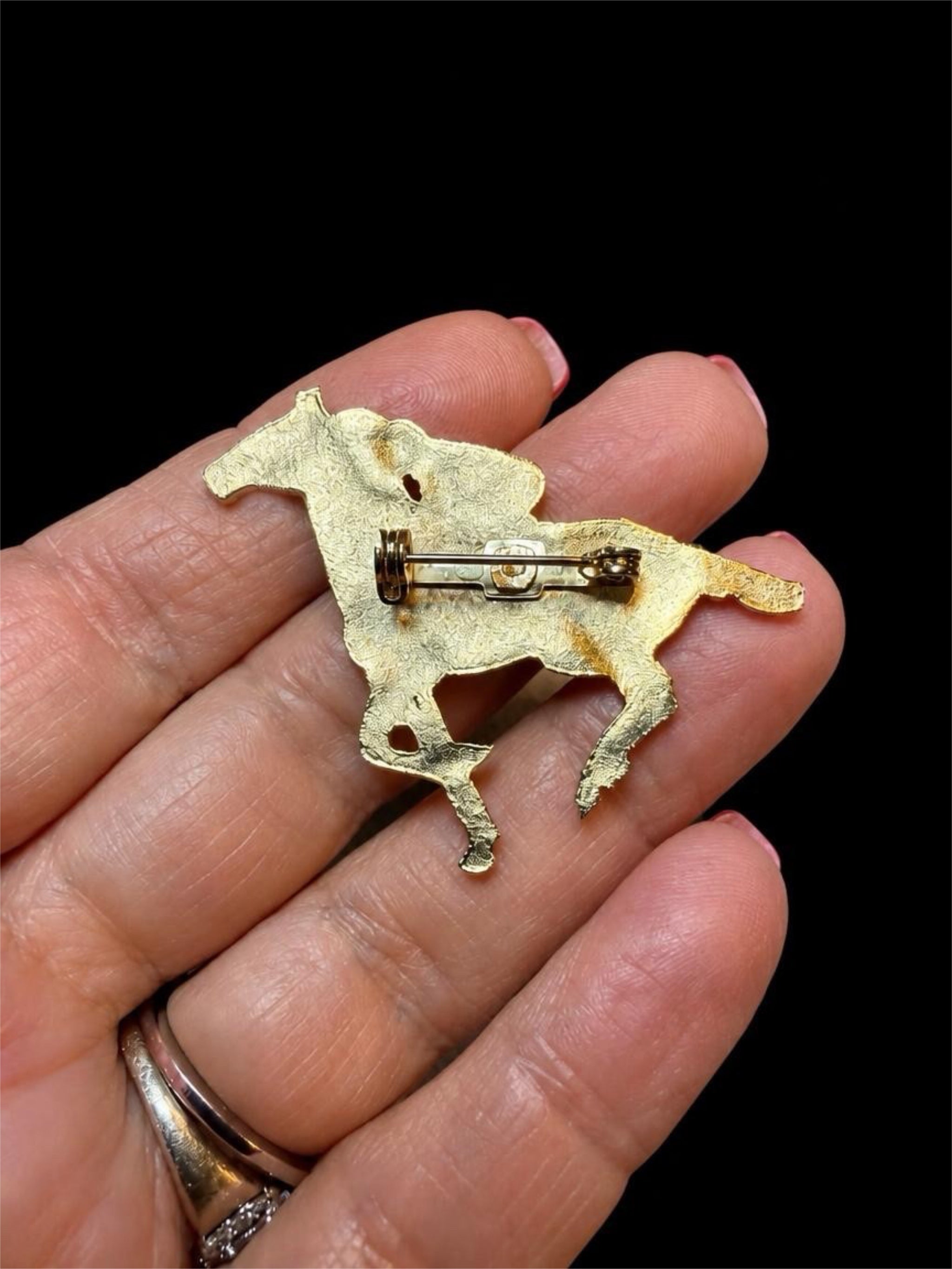 RACE HORSE BROOCH