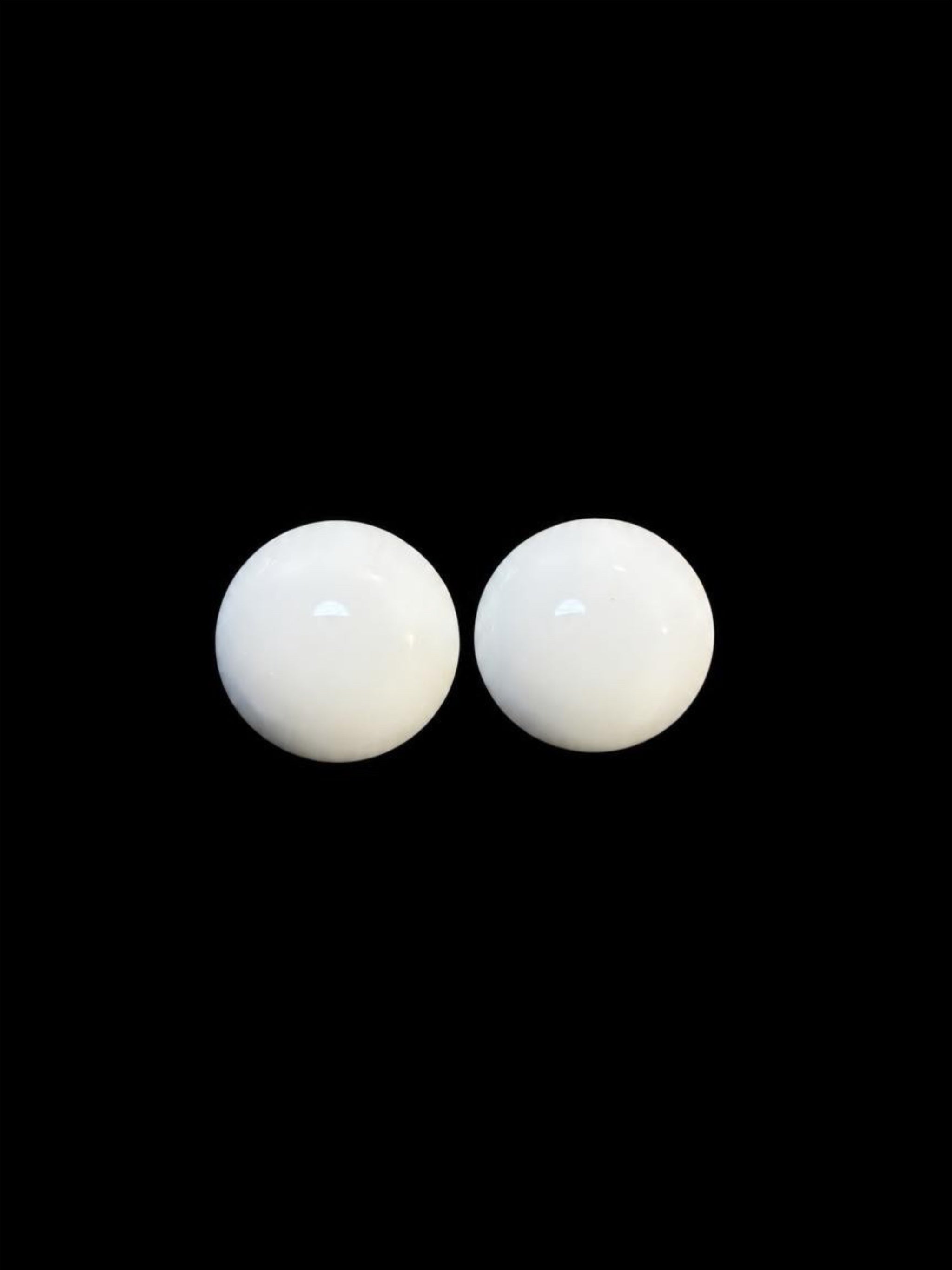VINTAGE WHITE GLASS EARRINGS