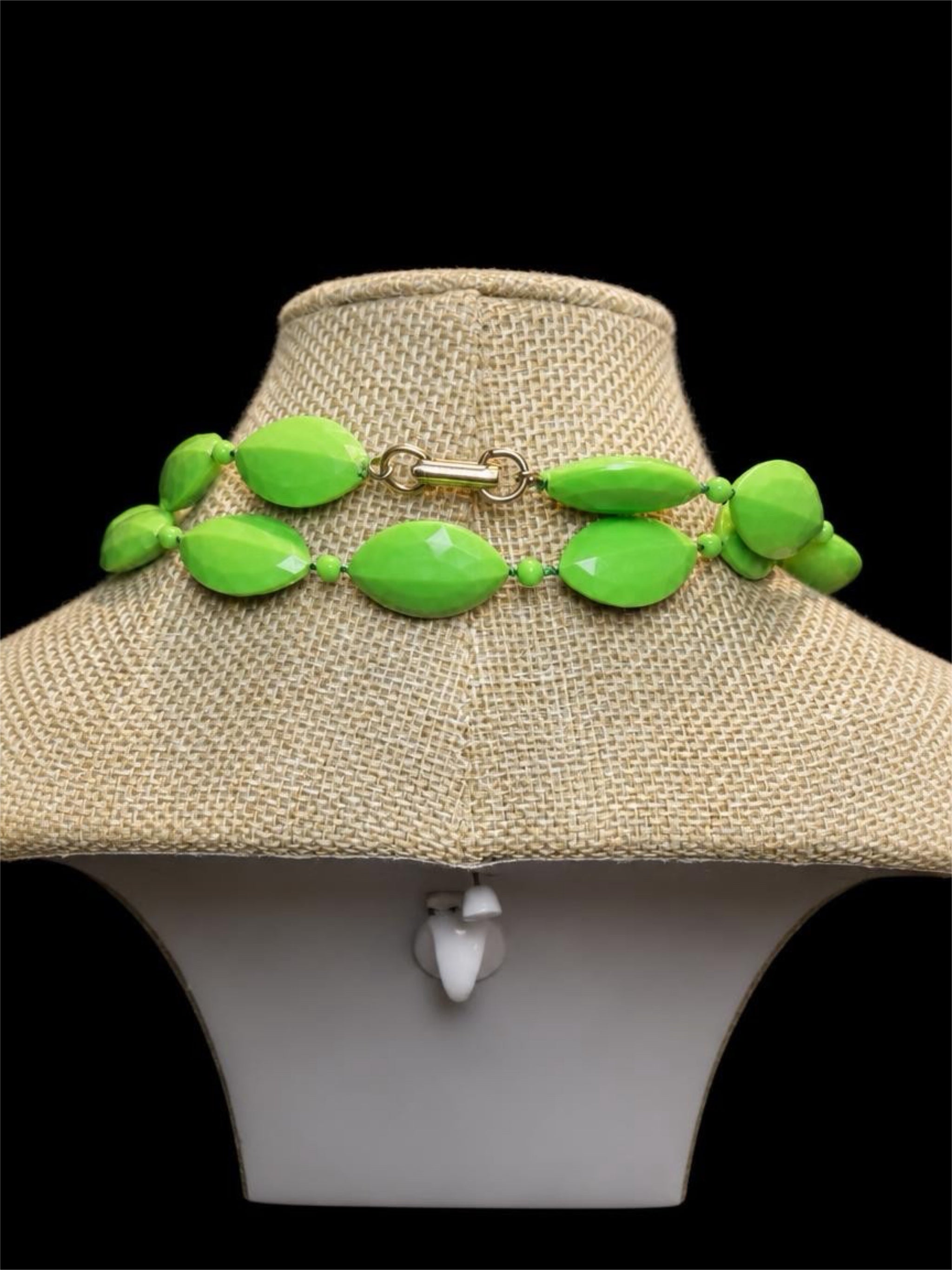 VINTAGE  GREEN BEADED NECKLACE