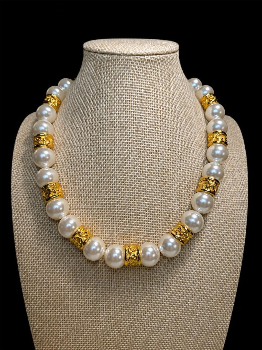 GOLD AND PEARL BEADED NECKLACE