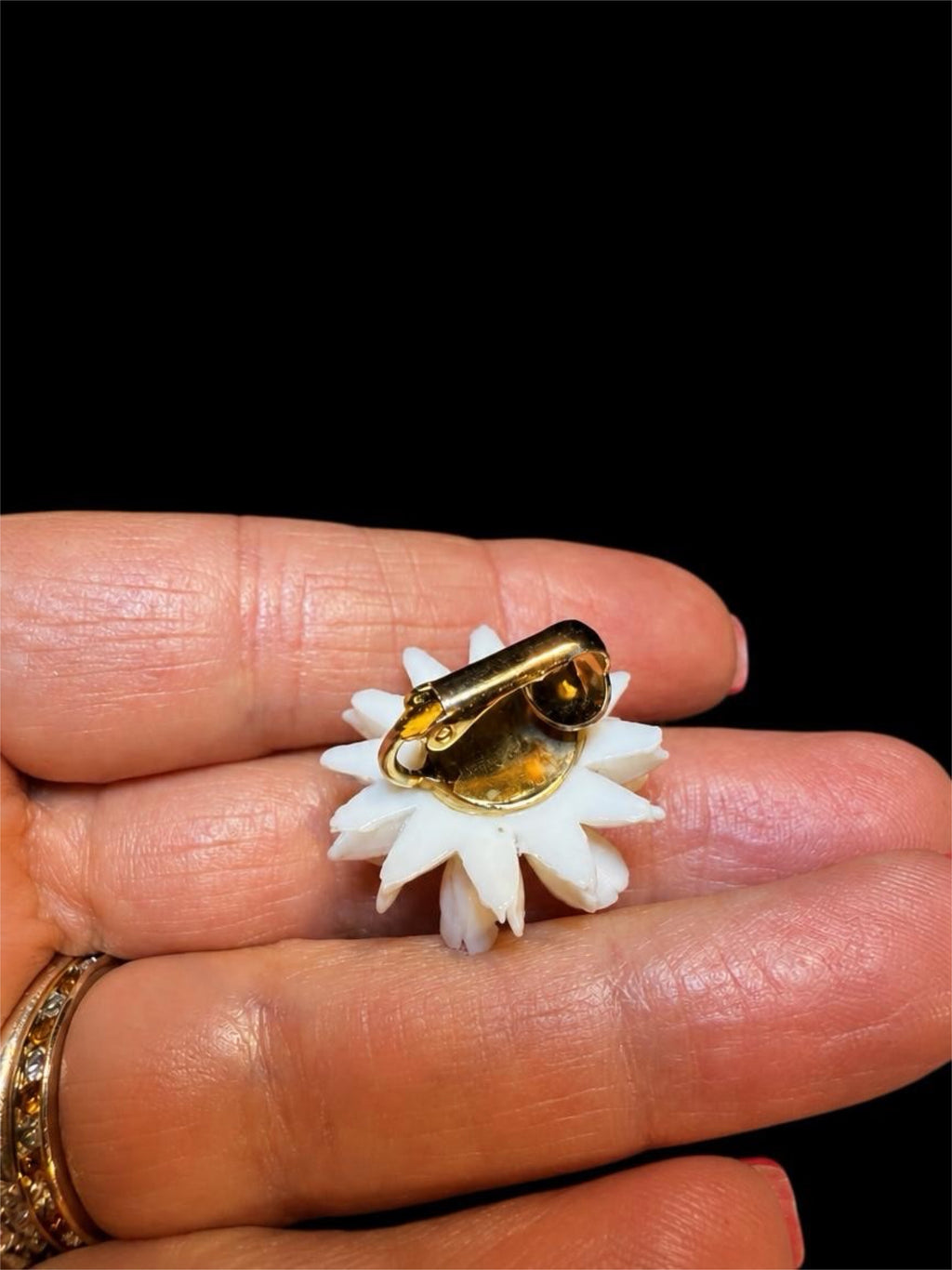 VINTAGE DAISY EARRINGS