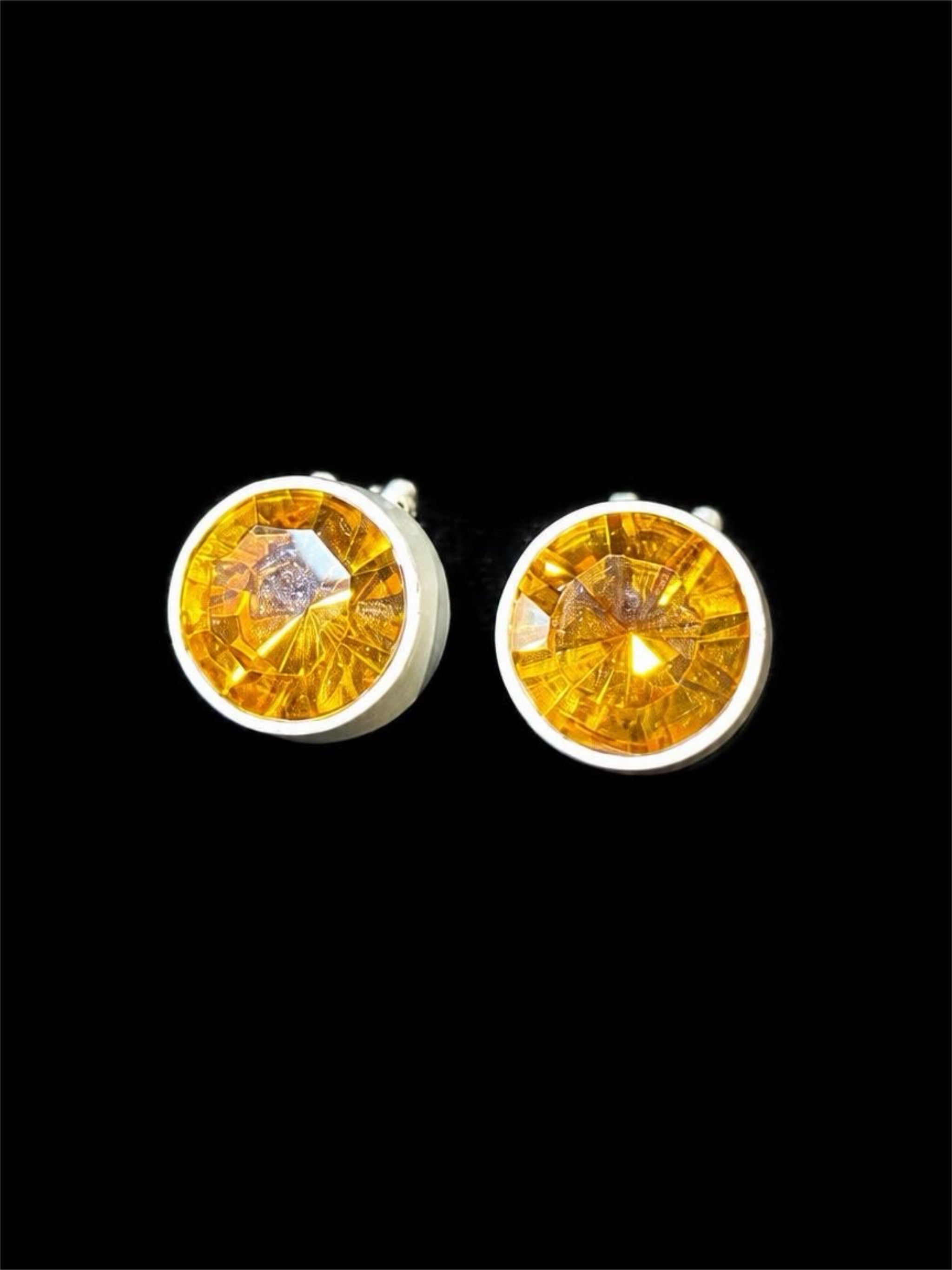 VINTAGE HONEY COLORED EARRINGS