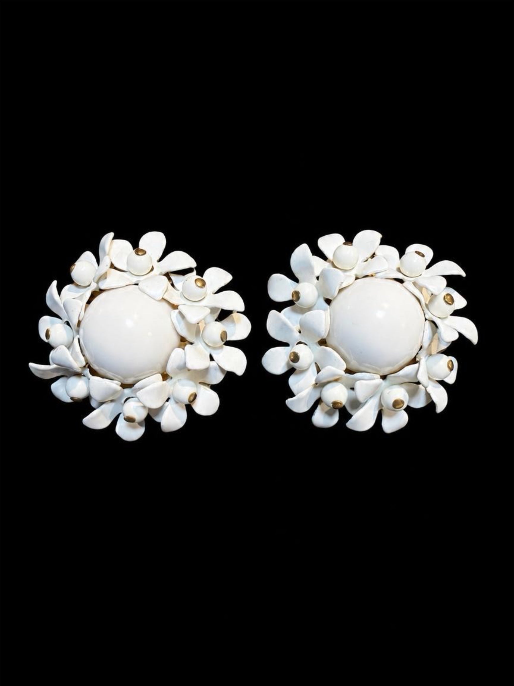 VINTAGE WHITE GLASS FLORAL EARRINGS