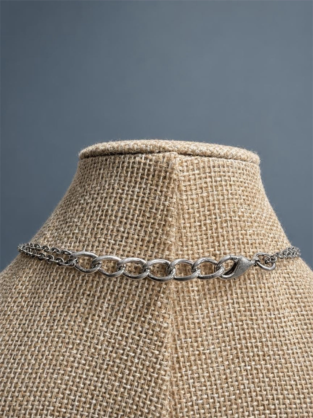 SILVER FLORAL NECKLACE