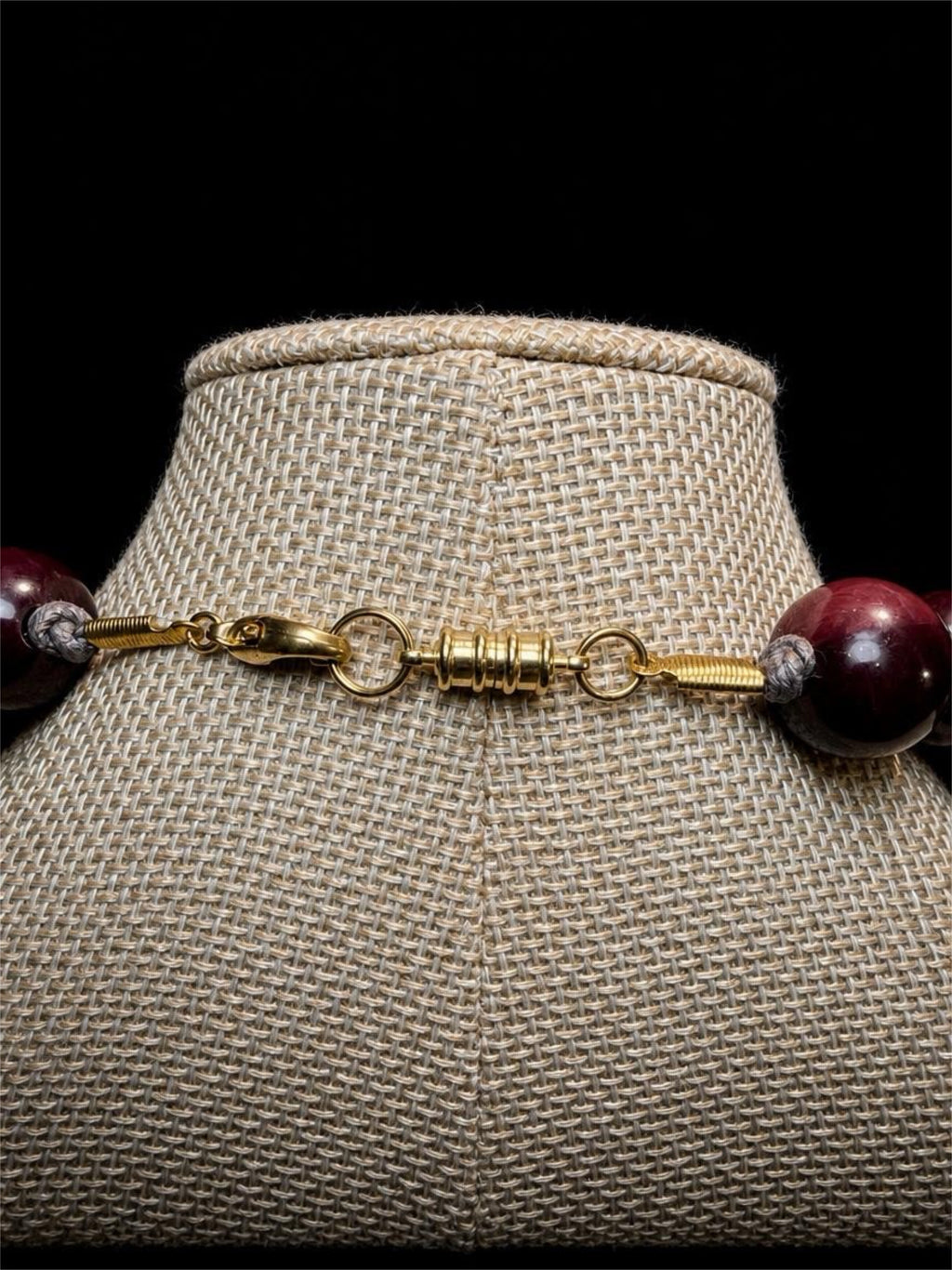 VINTAGE DARK SWIRL BEADED NECKLACE