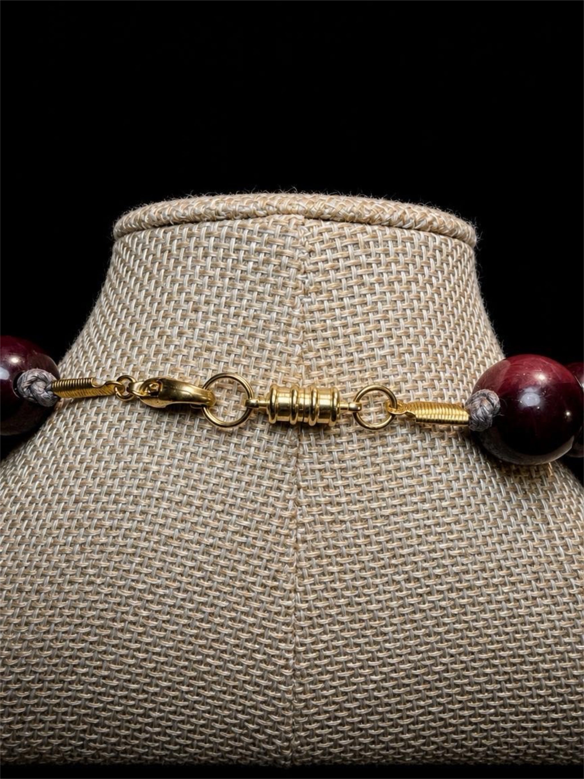 VINTAGE DARK SWIRL BEADED NECKLACE