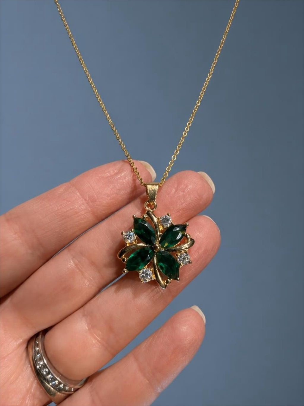 EMERALD & CLEAR RHINESTONE NECKLACE