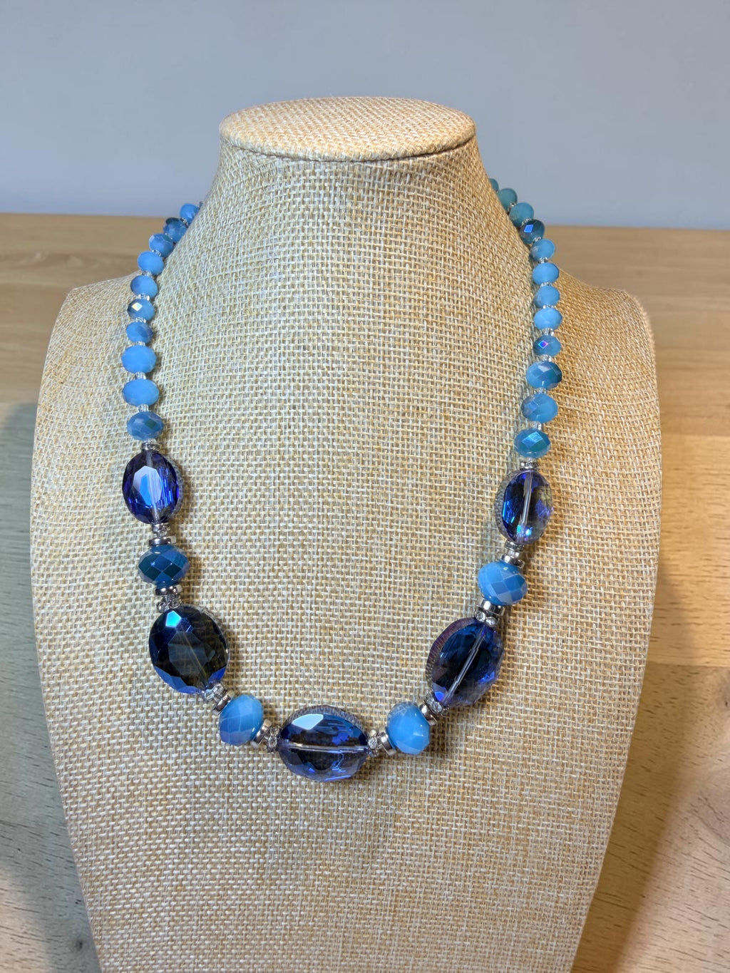 BLUE GLASS BEAD NECKLACE
