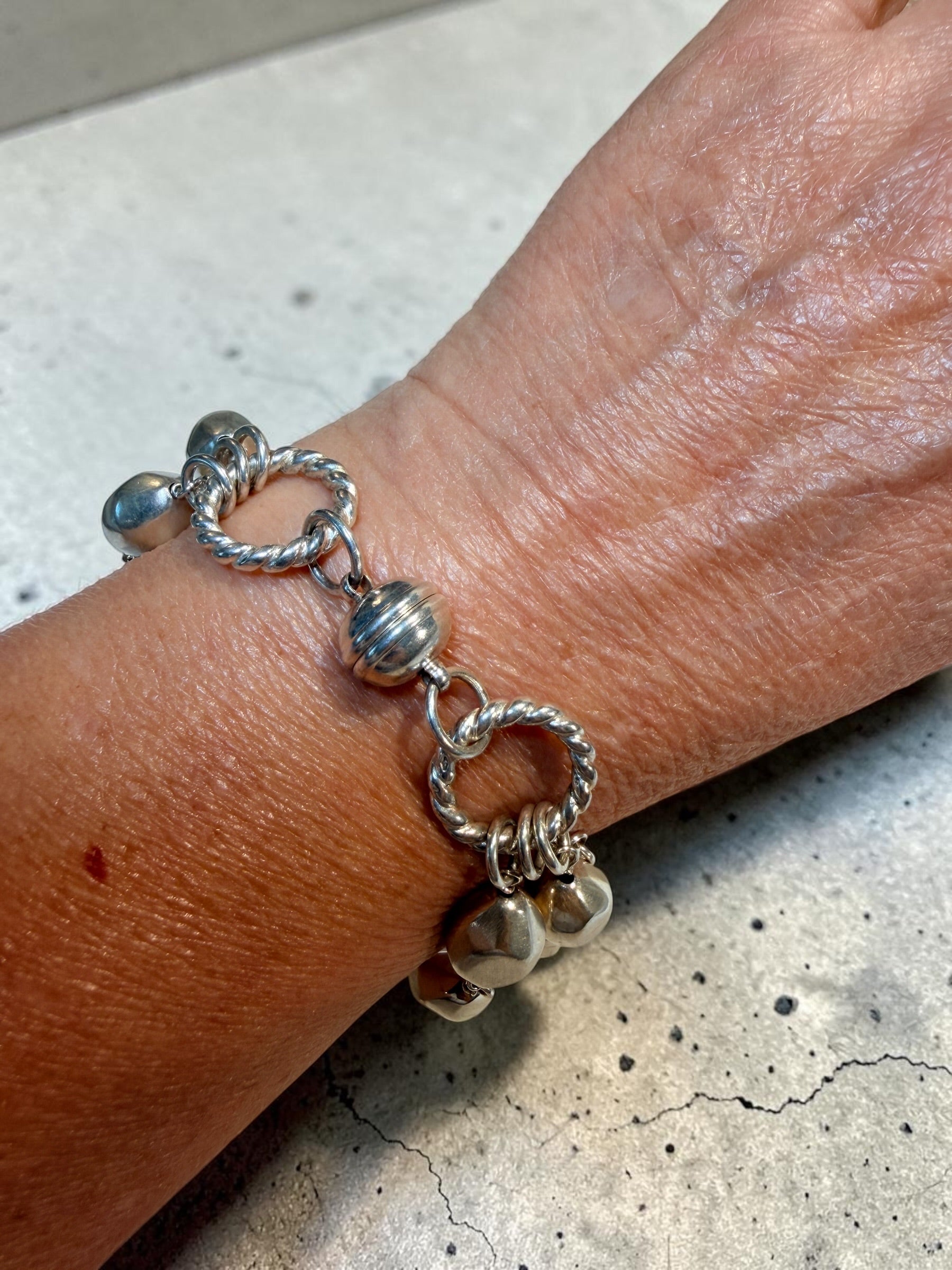 SILVER BRACELET W/ MAGNETIC CLASP