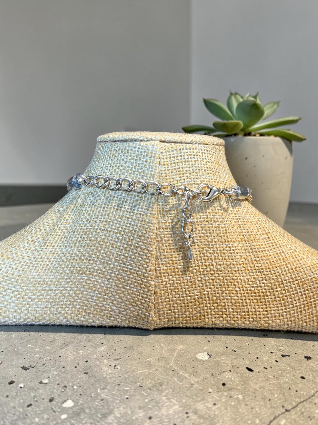 LARGE METAL ACCENTS W/ GLASS PENDANT NECKLACE