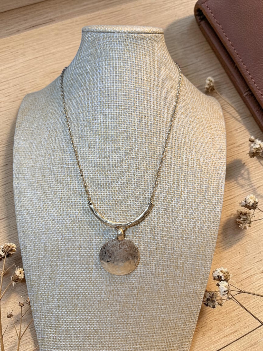 LIA SOPHIA HAMMERED PENDANT NECKLACE