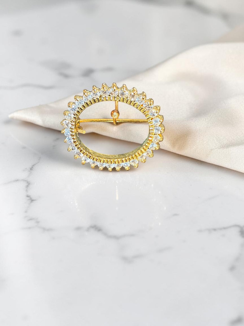RHINESTONE CIRCLE BROOCH