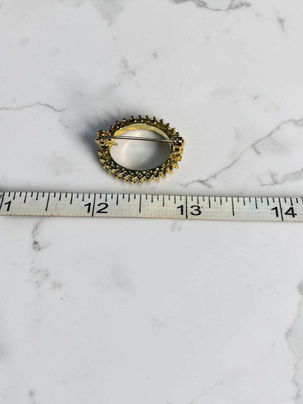 RHINESTONE CIRCLE BROOCH