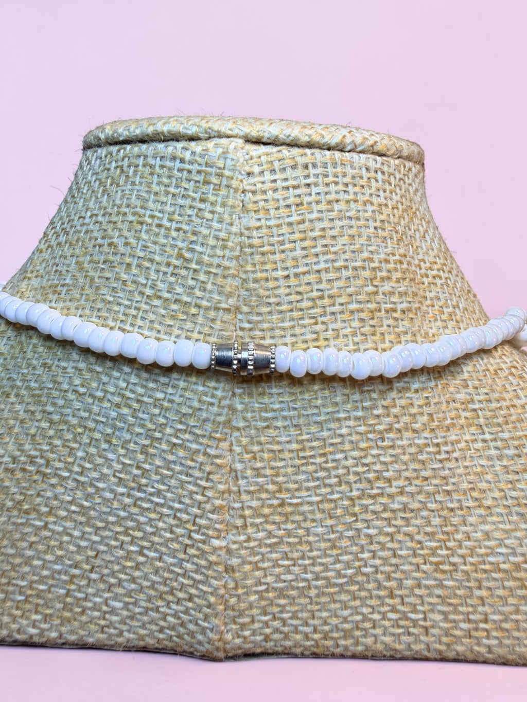 VINTAGE WHITE & ORANGE BEAD NECKLACE