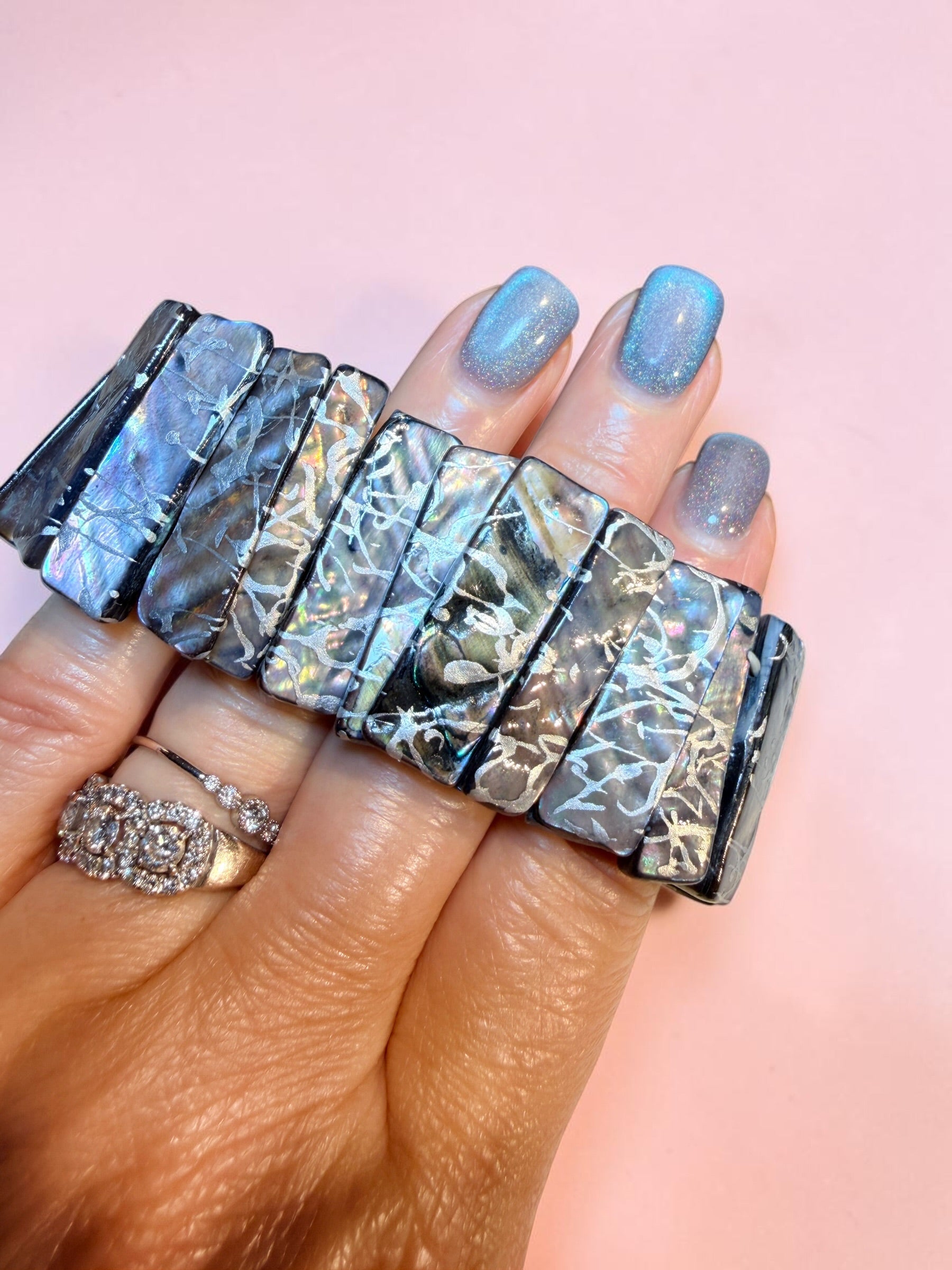 SHELL STRETCH BRACELET