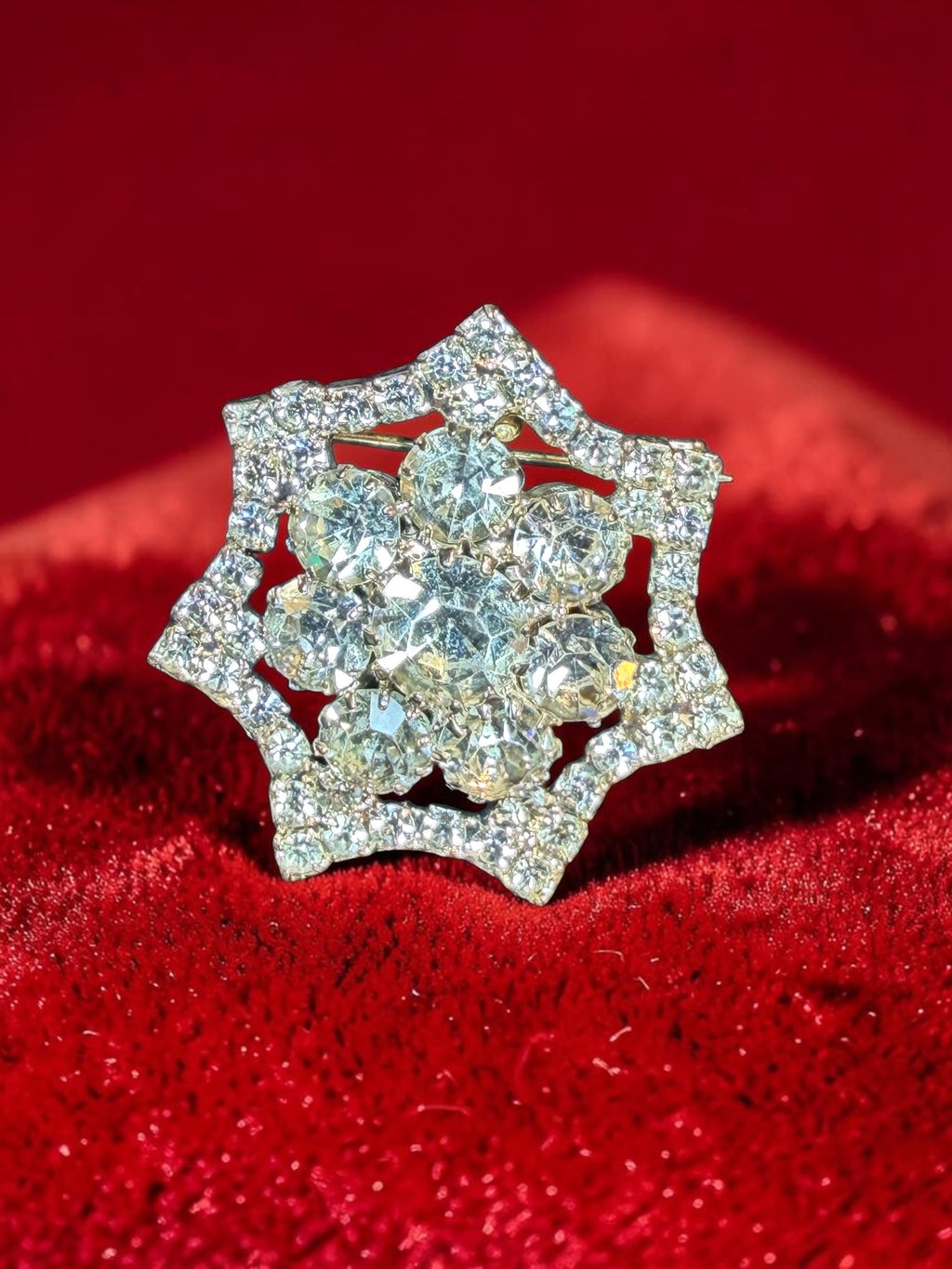 VINTAGE RHINESTONE BROOCH