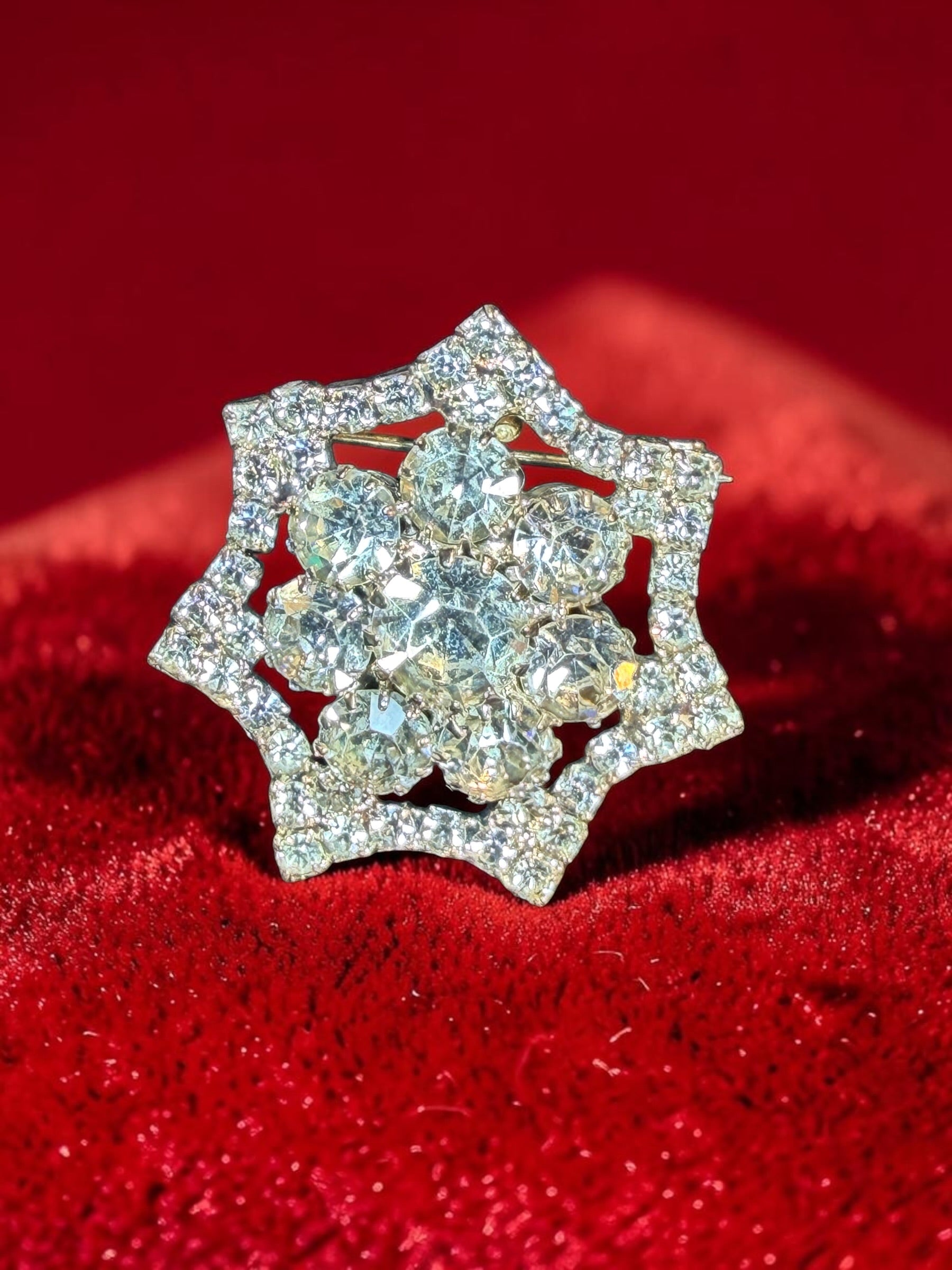 VINTAGE RHINESTONE BROOCH