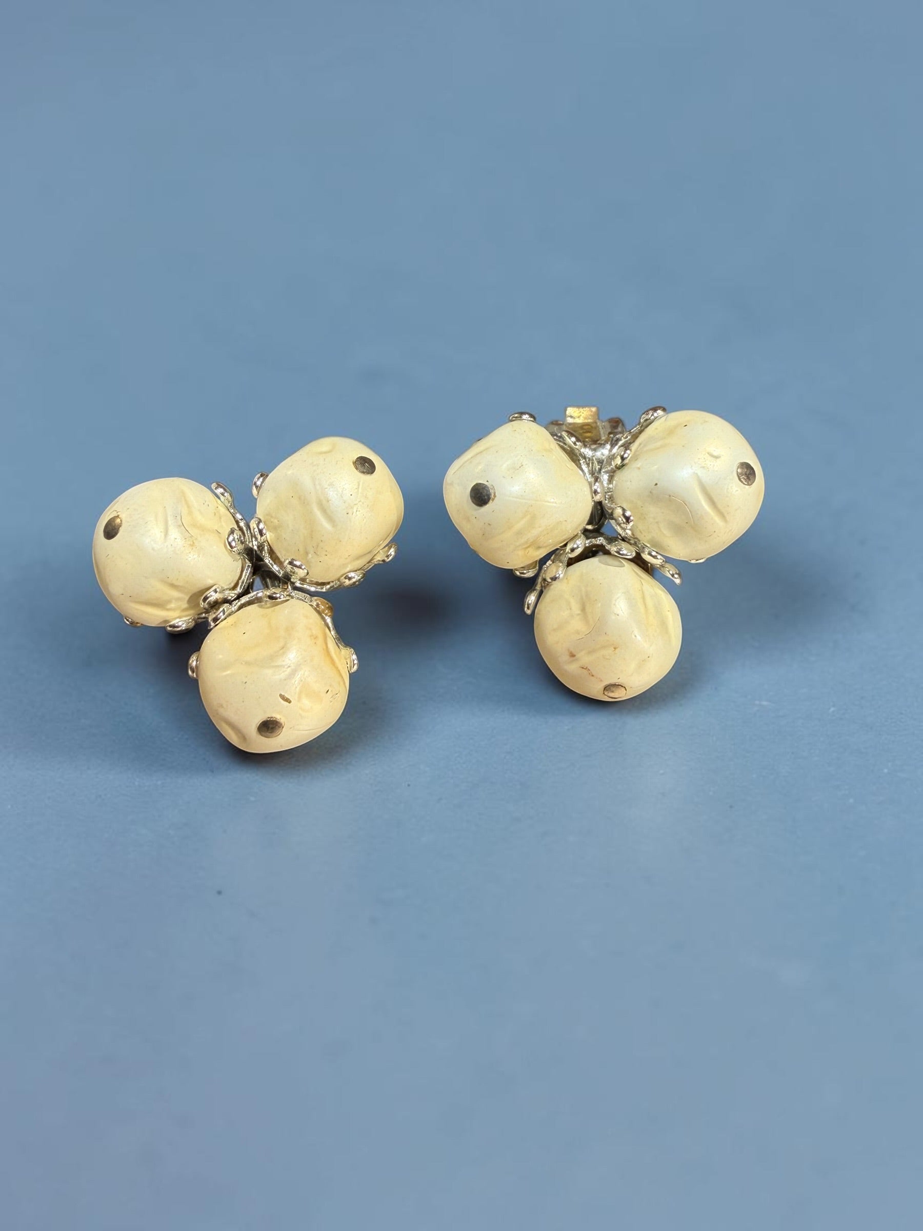 VINTAGE CLIP ON EARRINGS