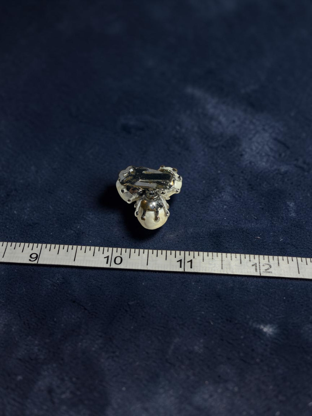 VINTAGE CLIP ON EARRINGS