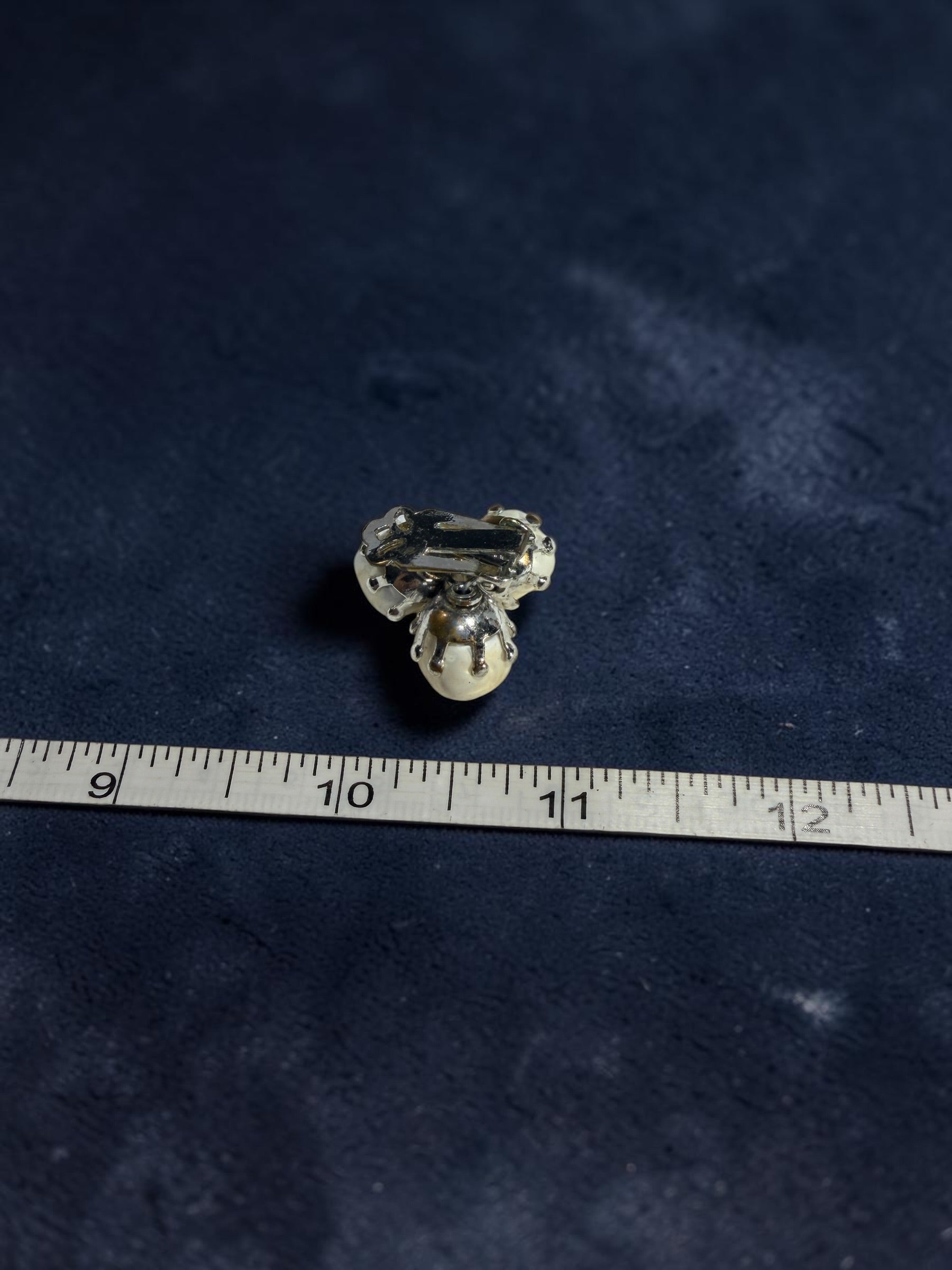 VINTAGE CLIP ON EARRINGS