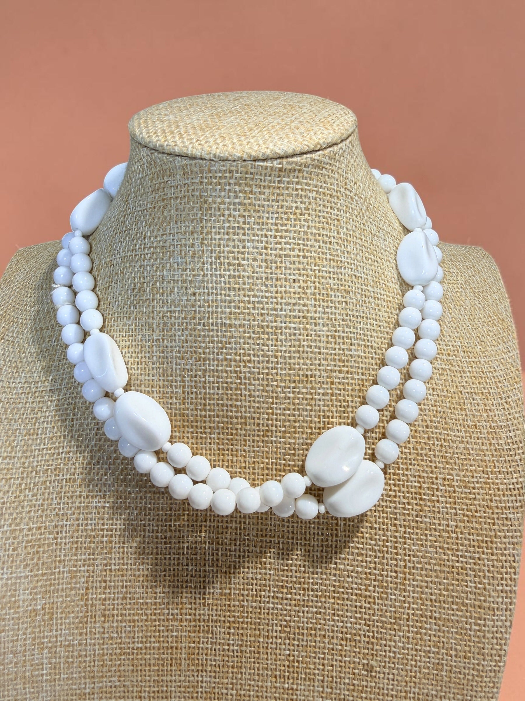 VINTAGE WHITE GLASS BEADED NECKLACE